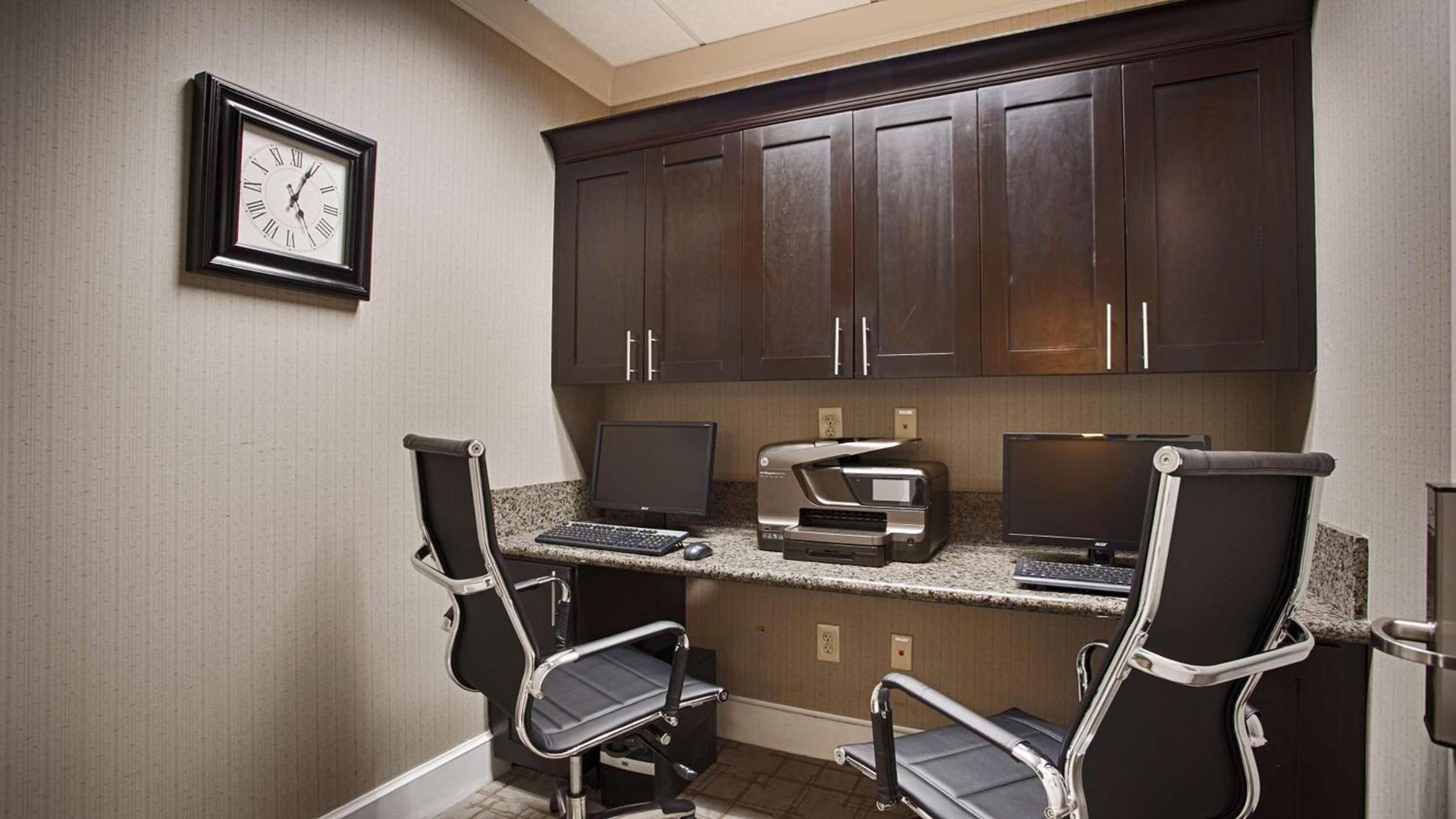 Best Western Plus Texarkana Inn and Suites photo 11