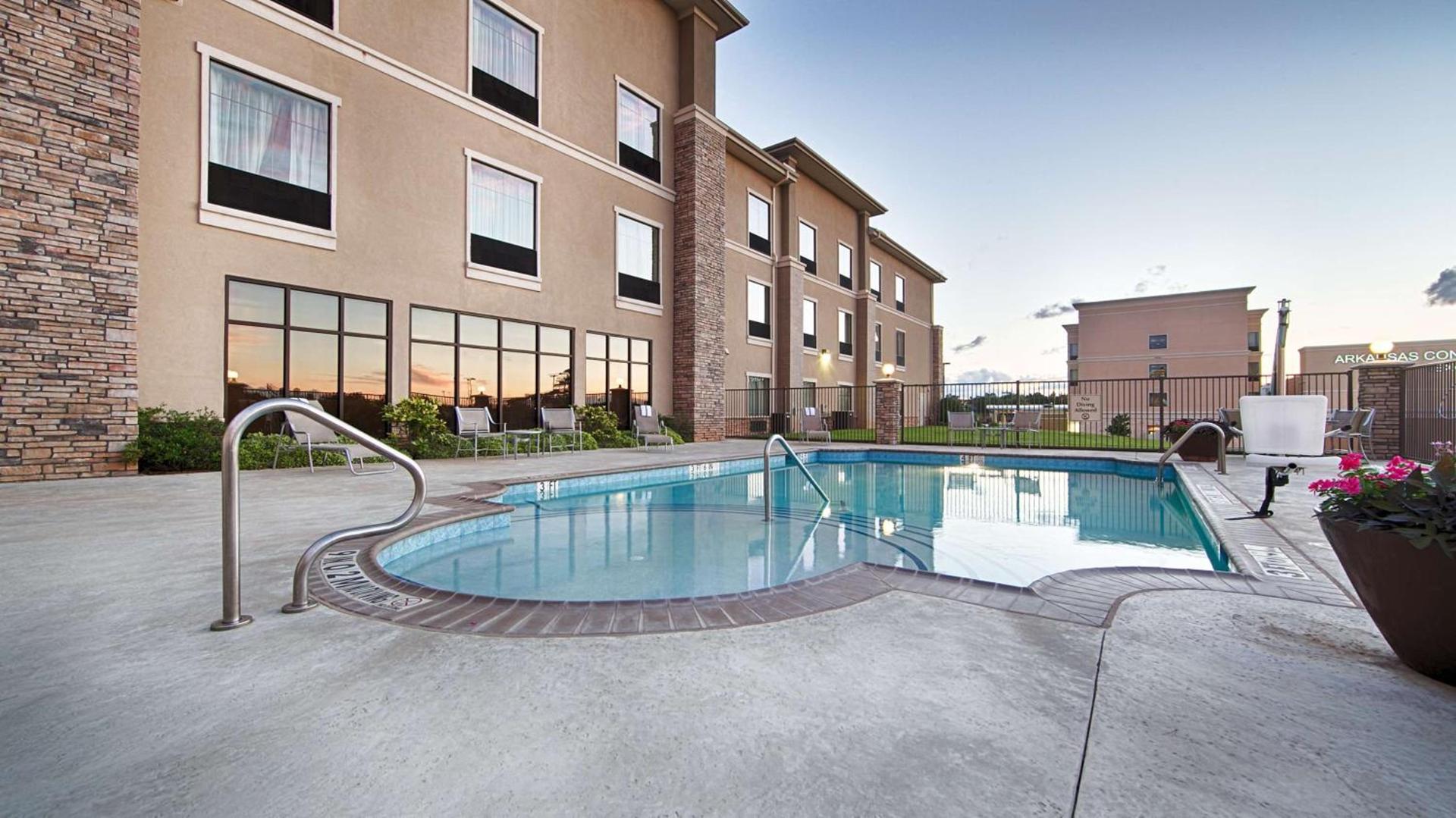 Best Western Plus Texarkana Inn and Suites photo 2