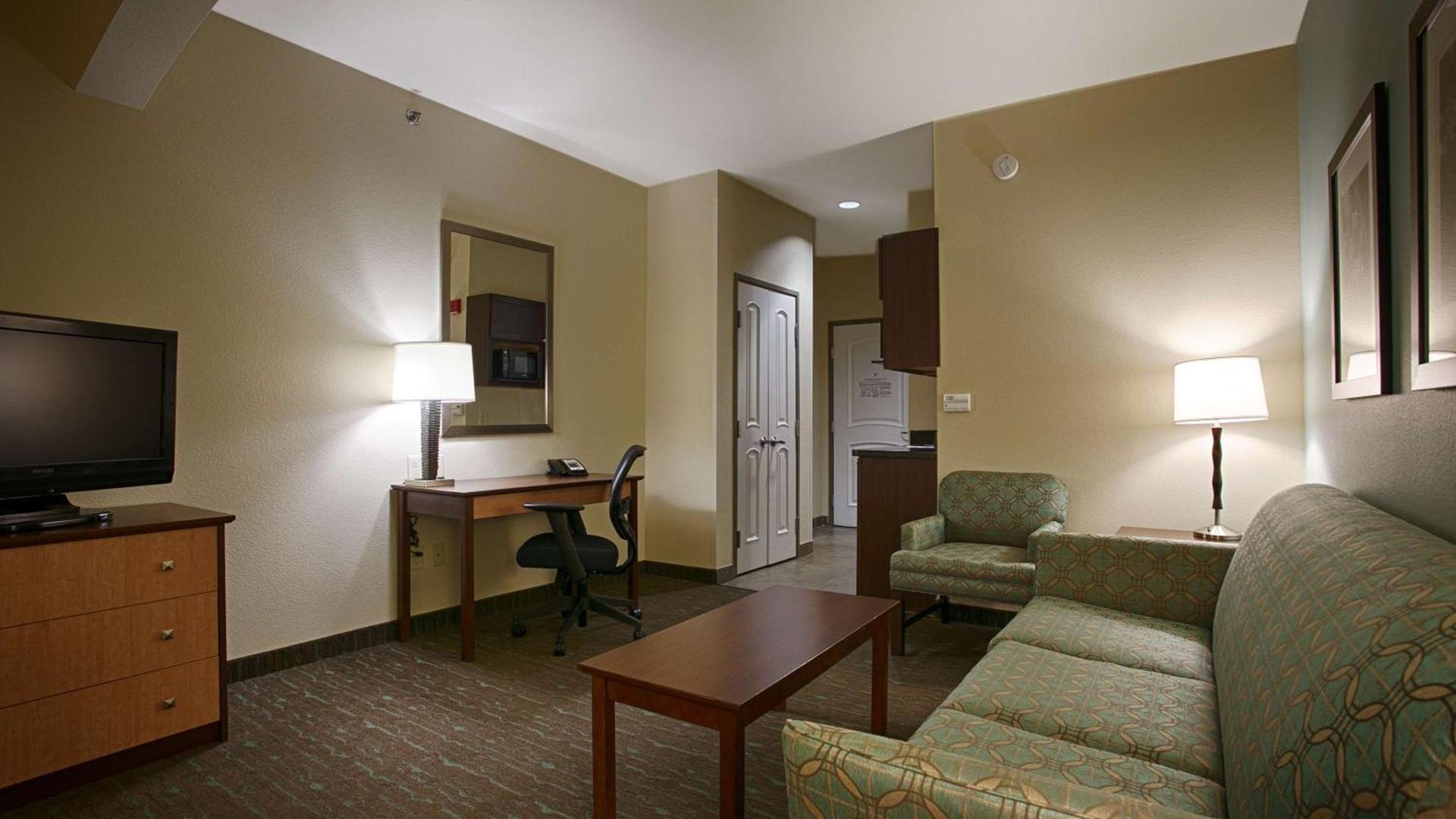 Best Western Plus Texarkana Inn and Suites photo 12