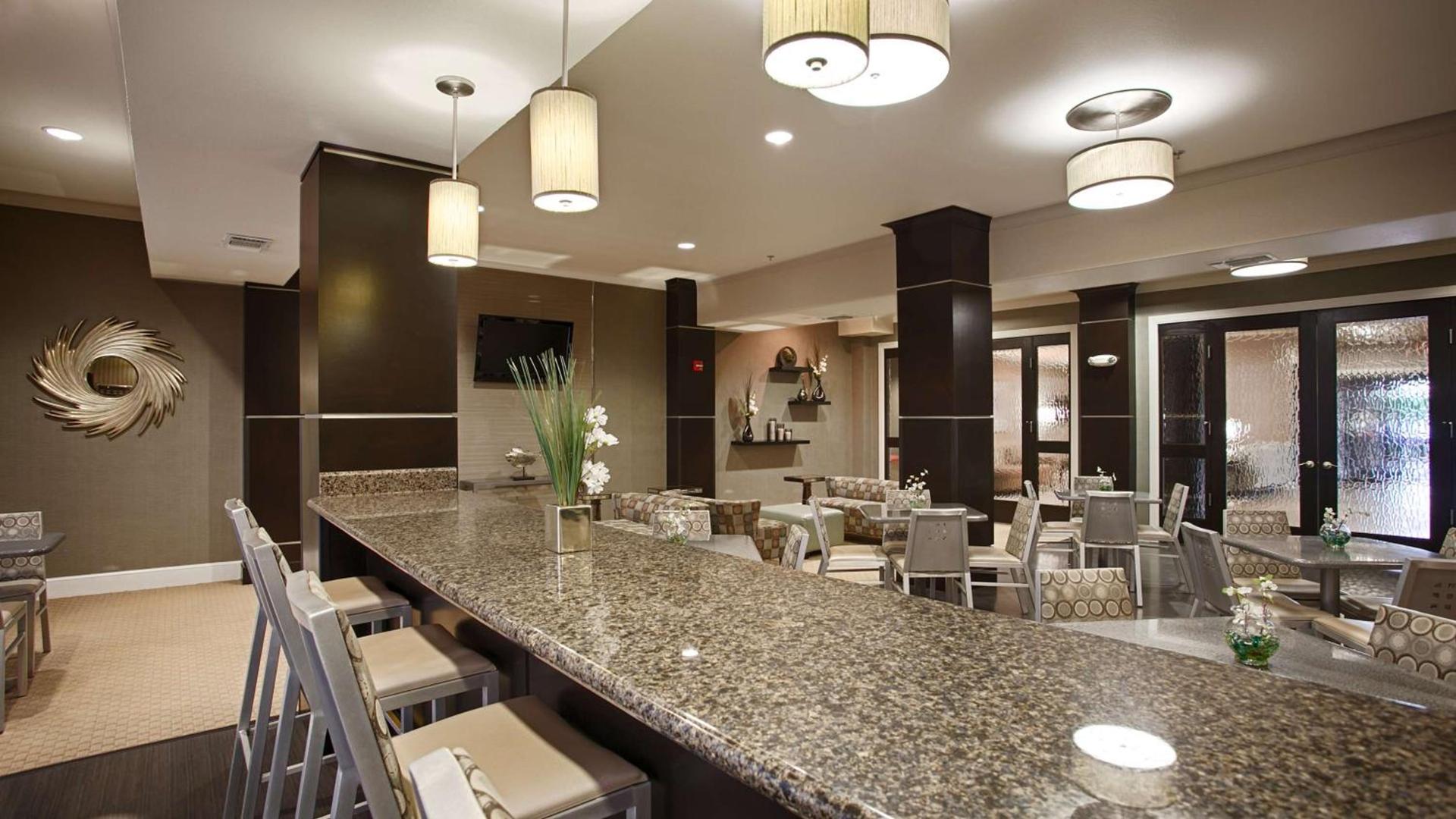 Best Western Plus Texarkana Inn and Suites photo 9