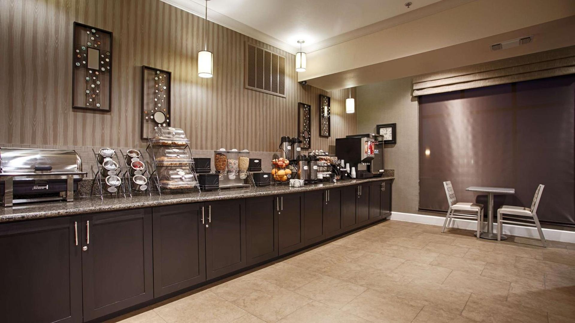 Best Western Plus Texarkana Inn and Suites photo 8