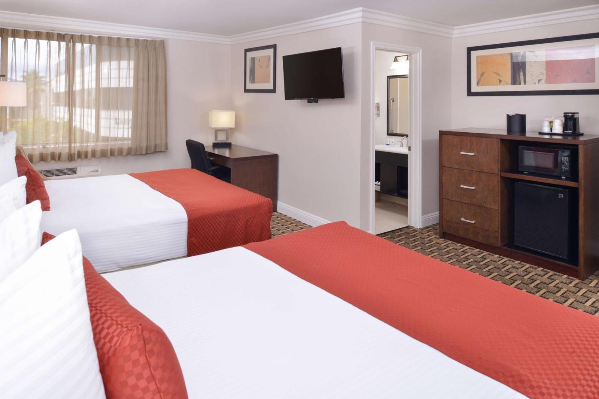 Best Western Plus LA Mid-Town Hotel photo 4
