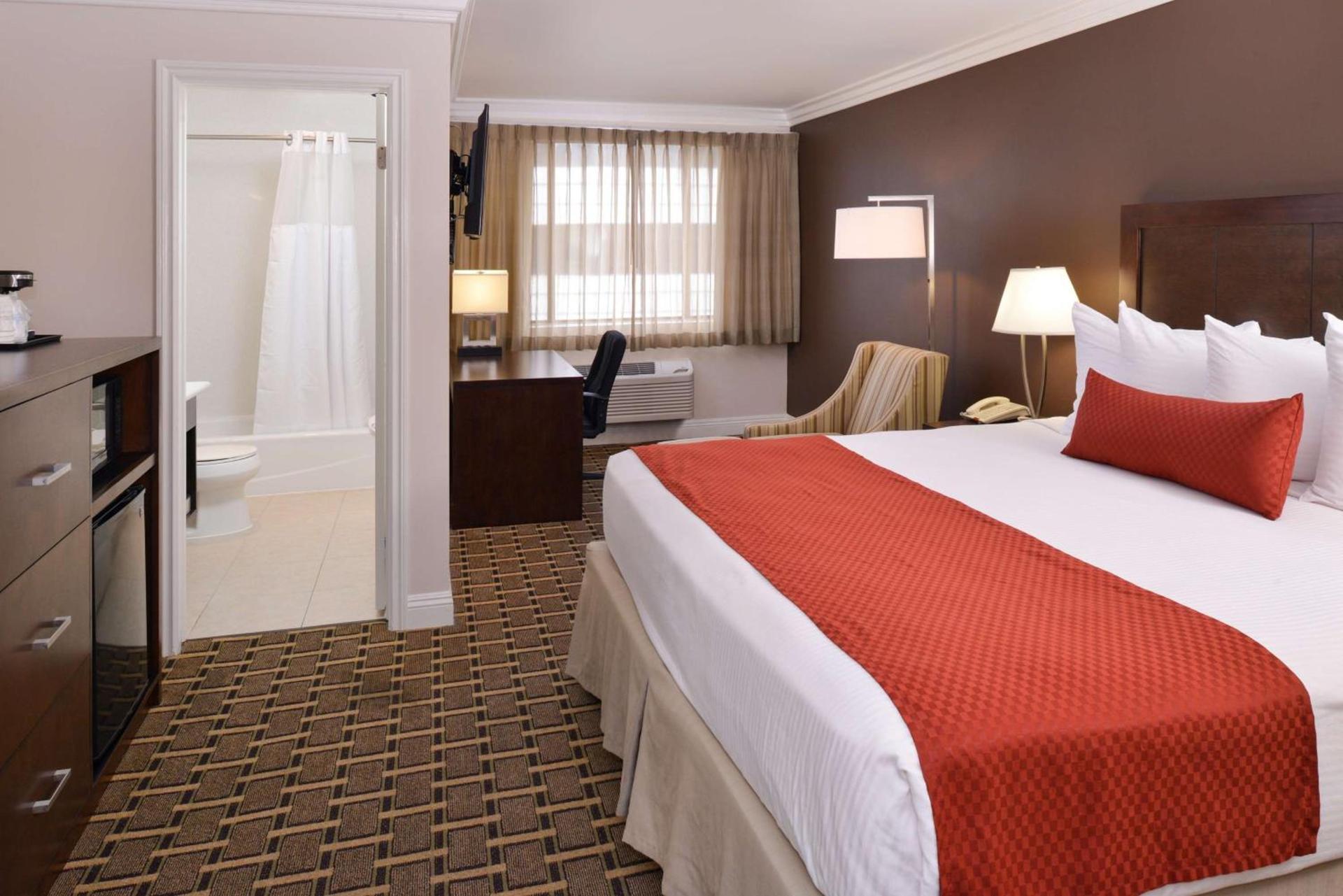 Best Western Plus LA Mid-Town Hotel photo 5
