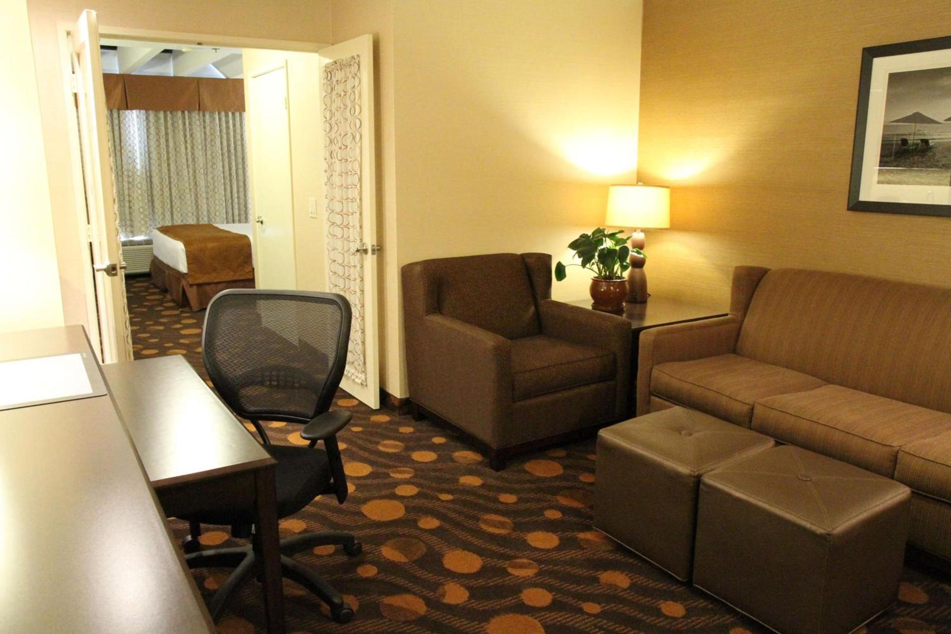 Best Western Plus Suites Hotel Coronado Island photo 17