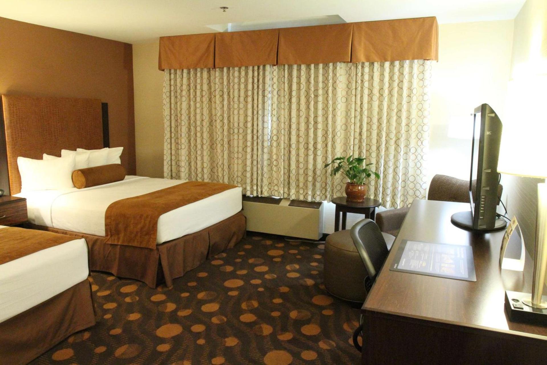 Best Western Plus Suites Hotel Coronado Island photo 11