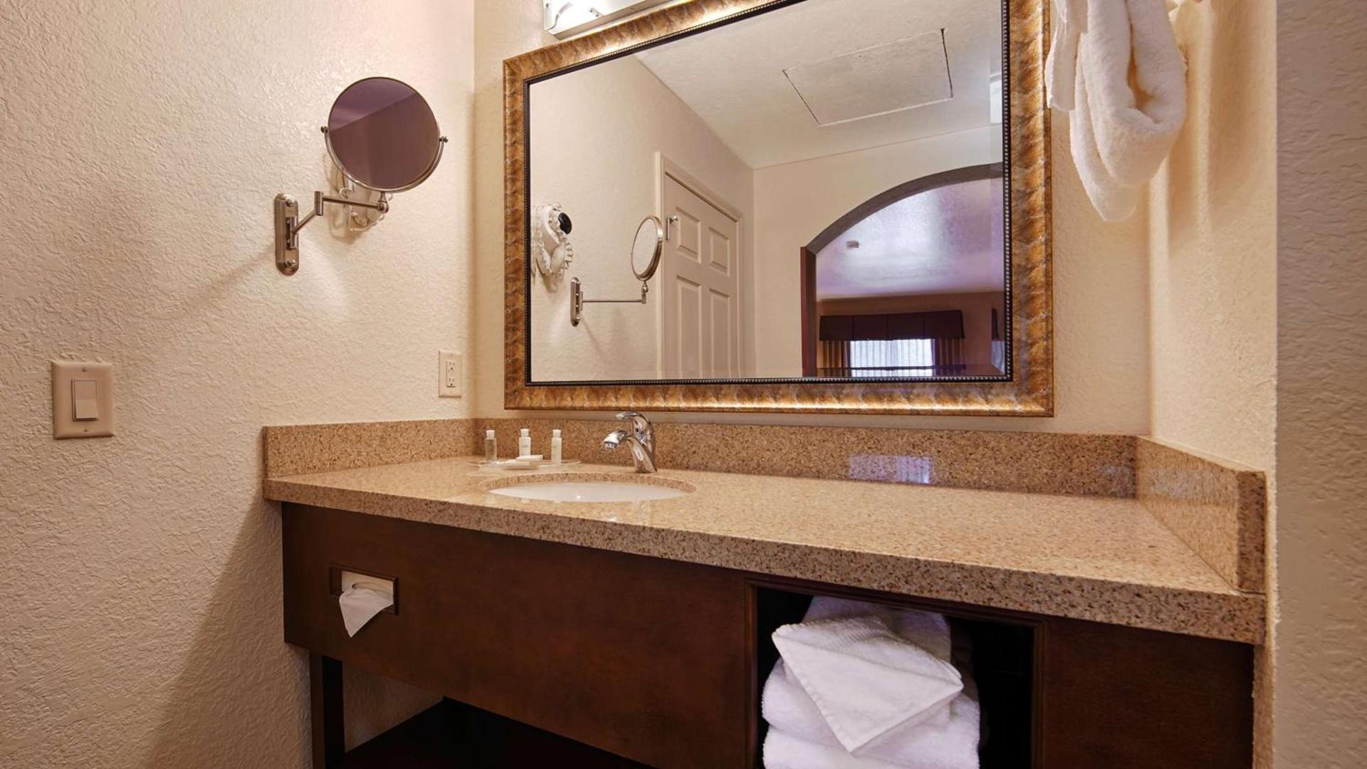 Best Western San Dimas Hotel & Suites photo 32