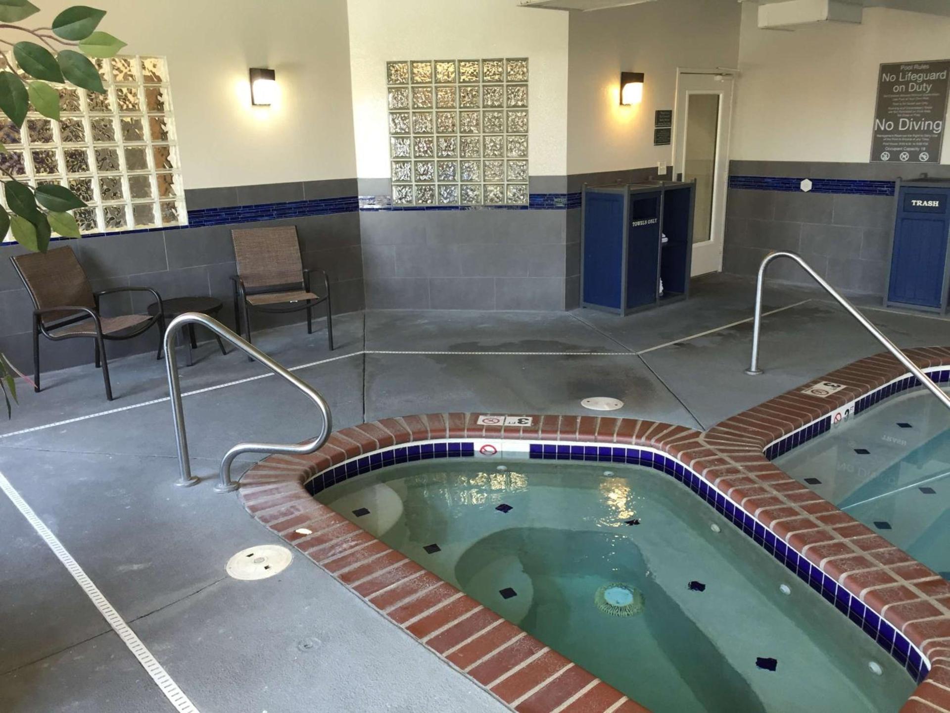Best Western Plus Gateway Inn & Suites - Aurora photo 36