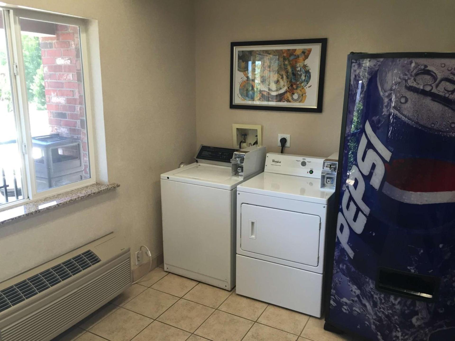 Best Western Plus Gateway Inn & Suites - Aurora photo 37