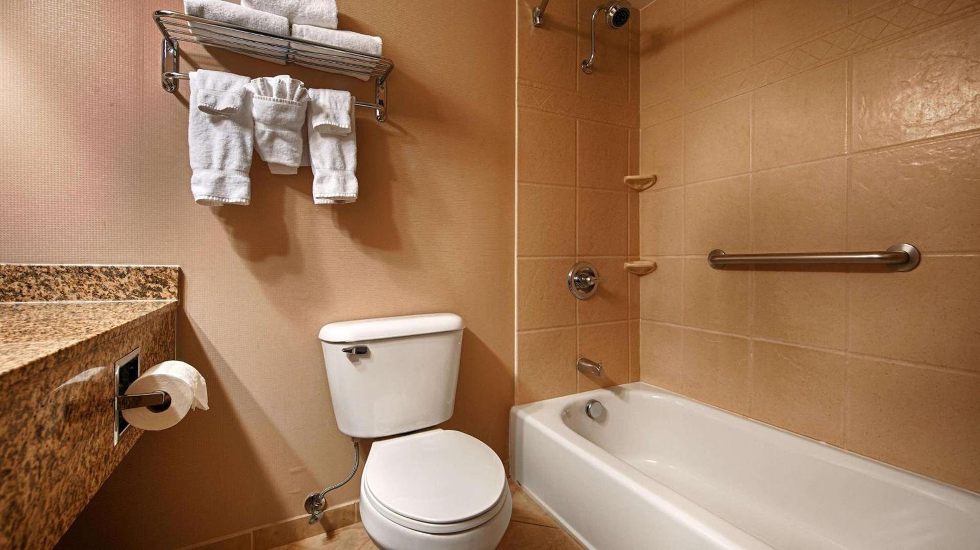 Best Western Plus Main Street Inn photo 11