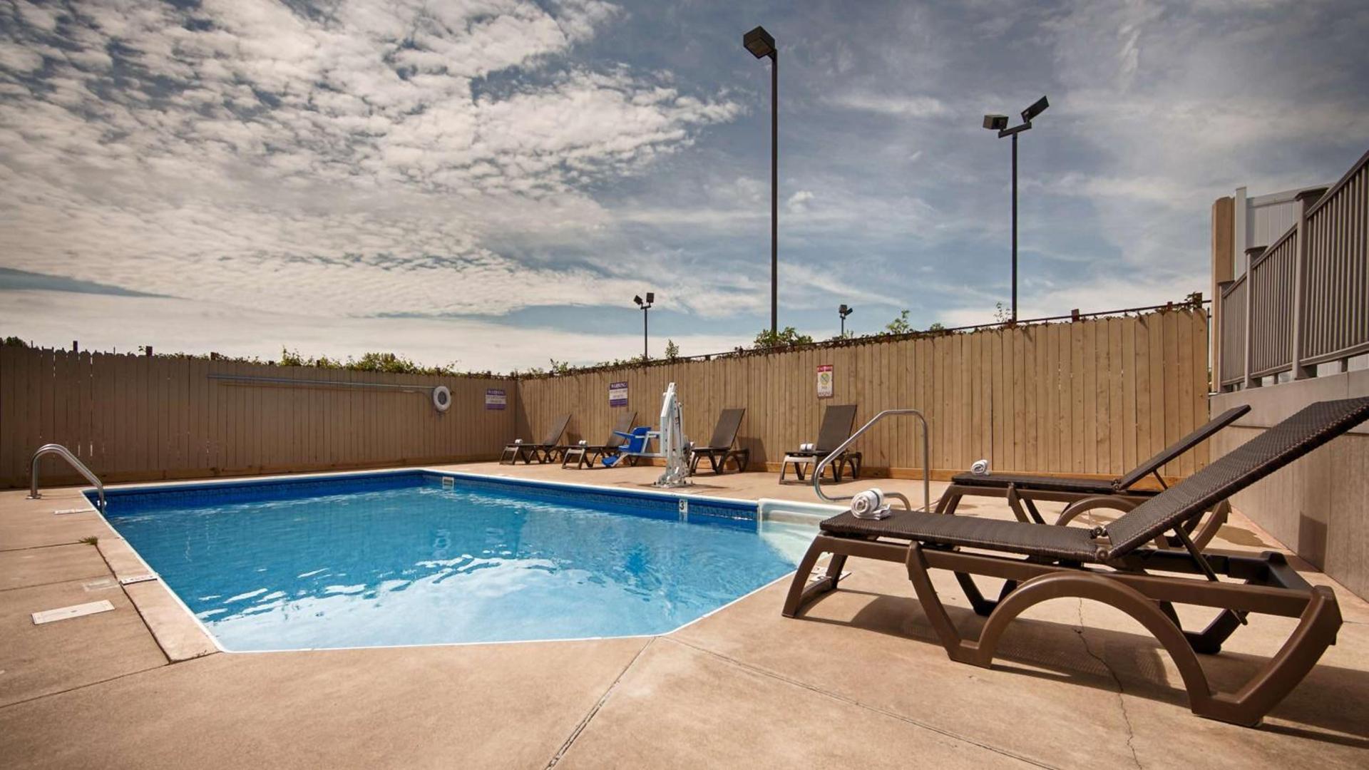 Best Western Crossroads Inn photo 2