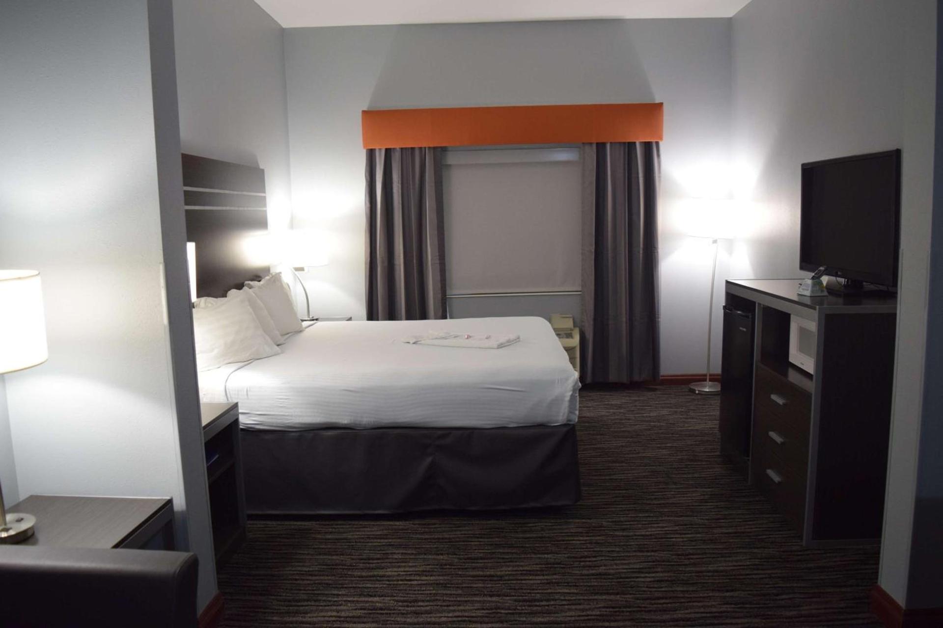 Best Western Elkhart Inn & Suites photo 17