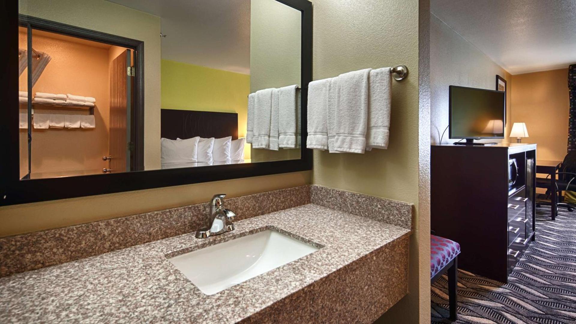 Best Western Mt. Vernon Inn photo 24