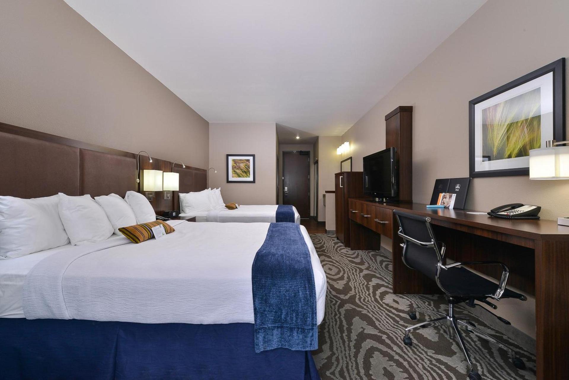 Best Western Plus Williston Hotel & Suites photo 17