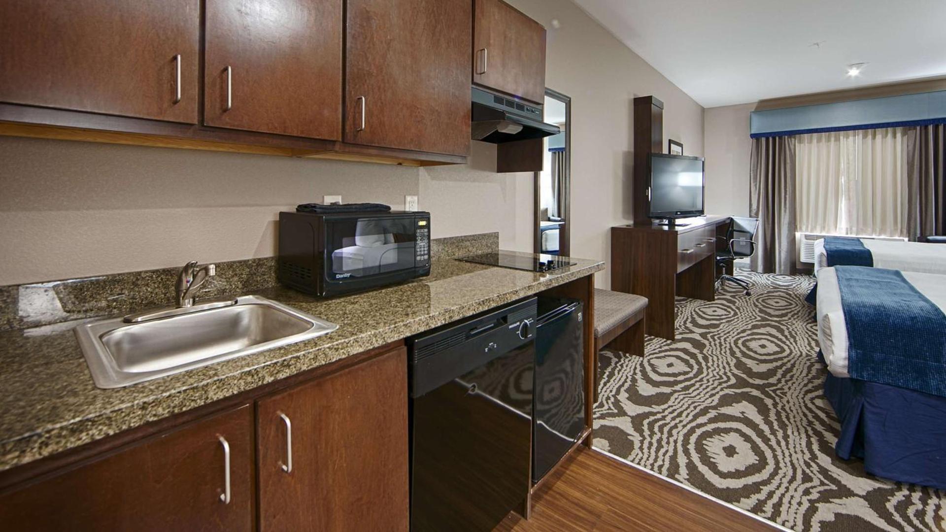 Best Western Plus Williston Hotel & Suites photo 23