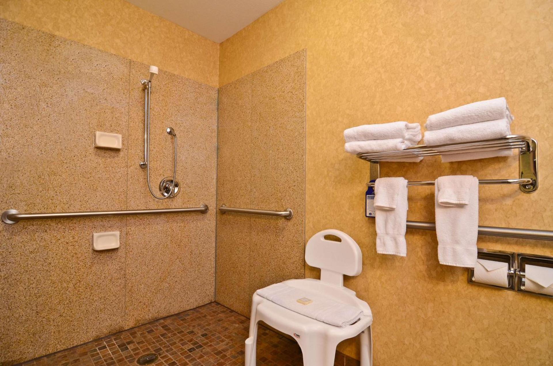 Best Western Plus Kelly Inn and Suites photo 40