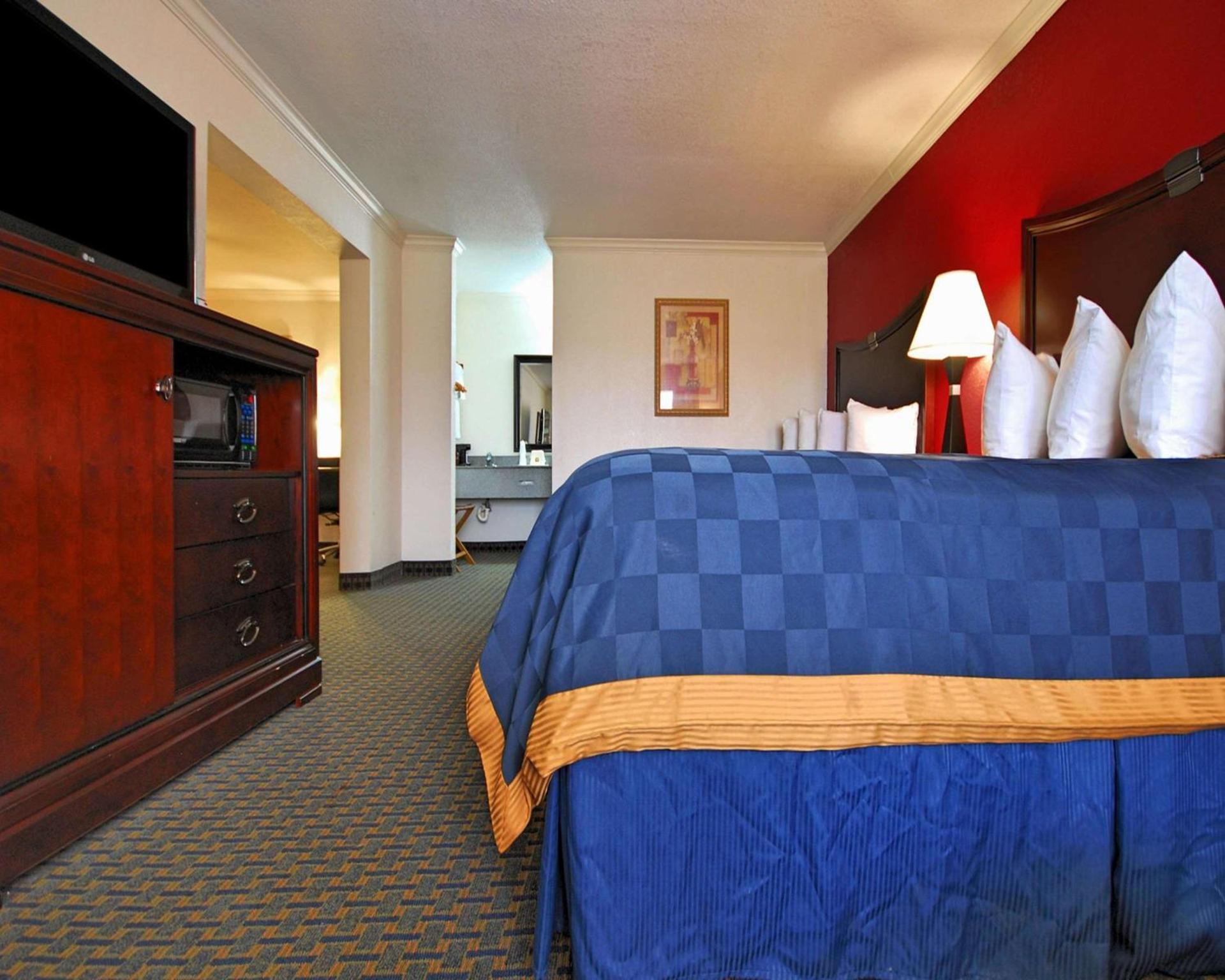 Americas Best Value Inn Kingsville photo 11