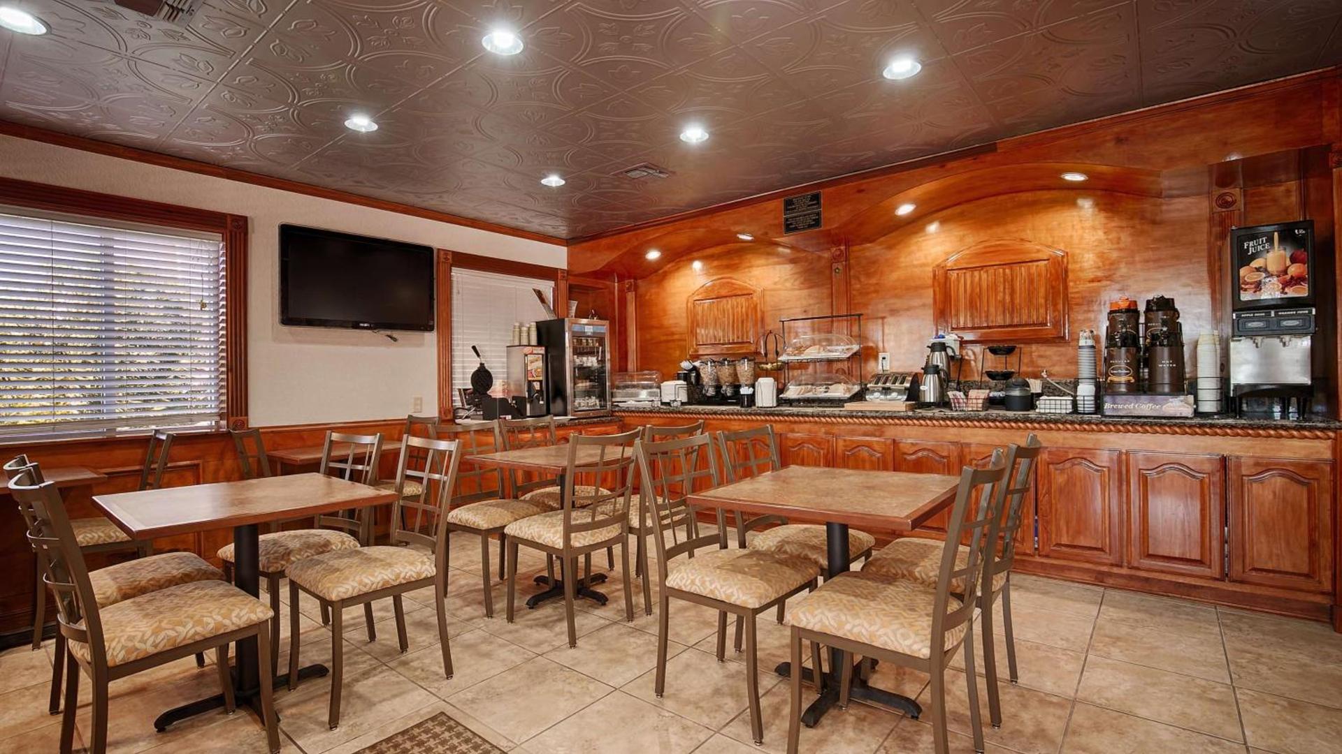 Americas Best Value Inn Kingsville photo 6