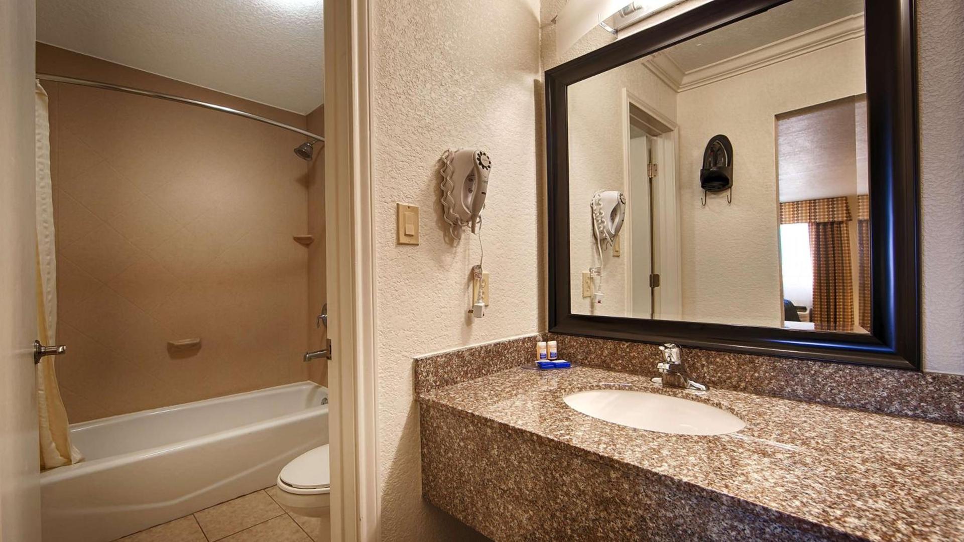 Americas Best Value Inn Kingsville photo 19