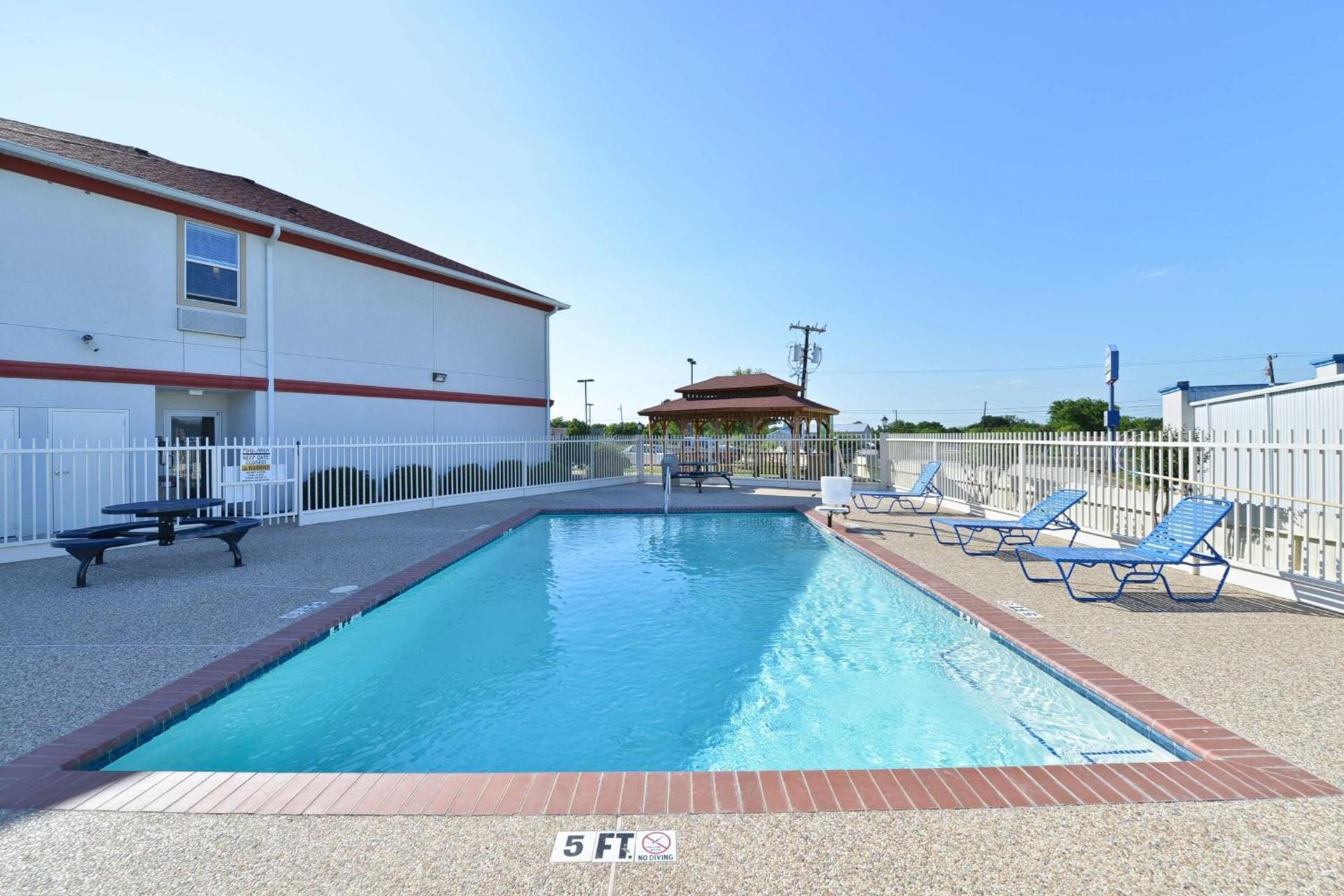 Best Western Limestone Inn and Suites photo 16