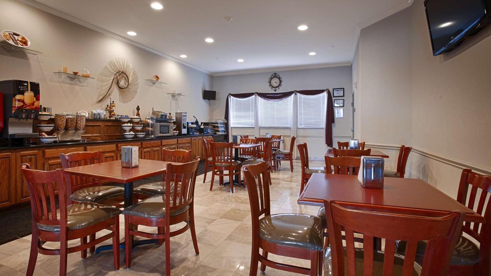 Best Western Limestone Inn and Suites photo 20