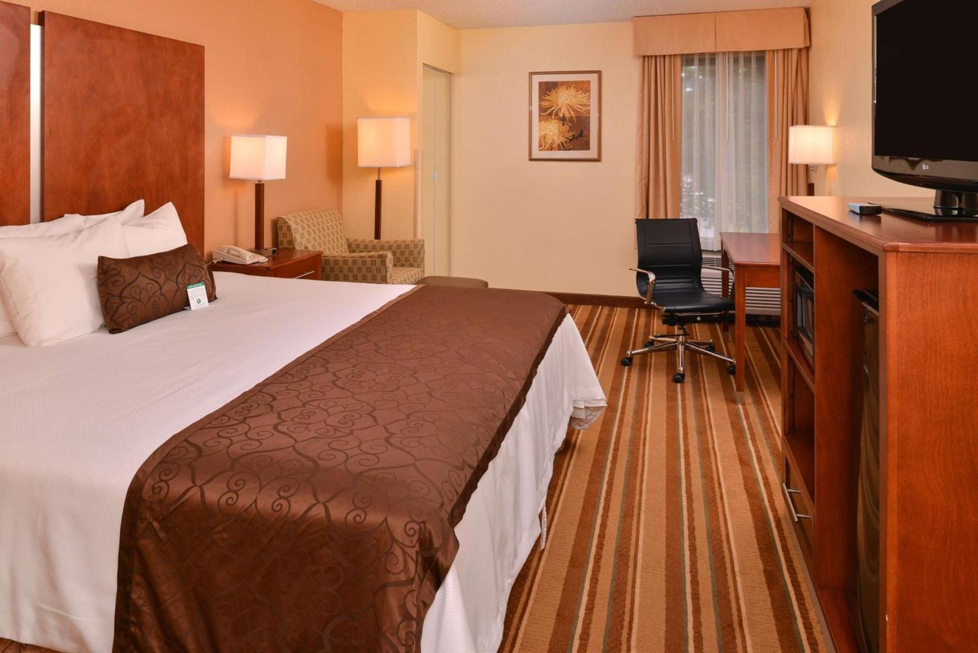 Best Western Plus Richmond photo 13