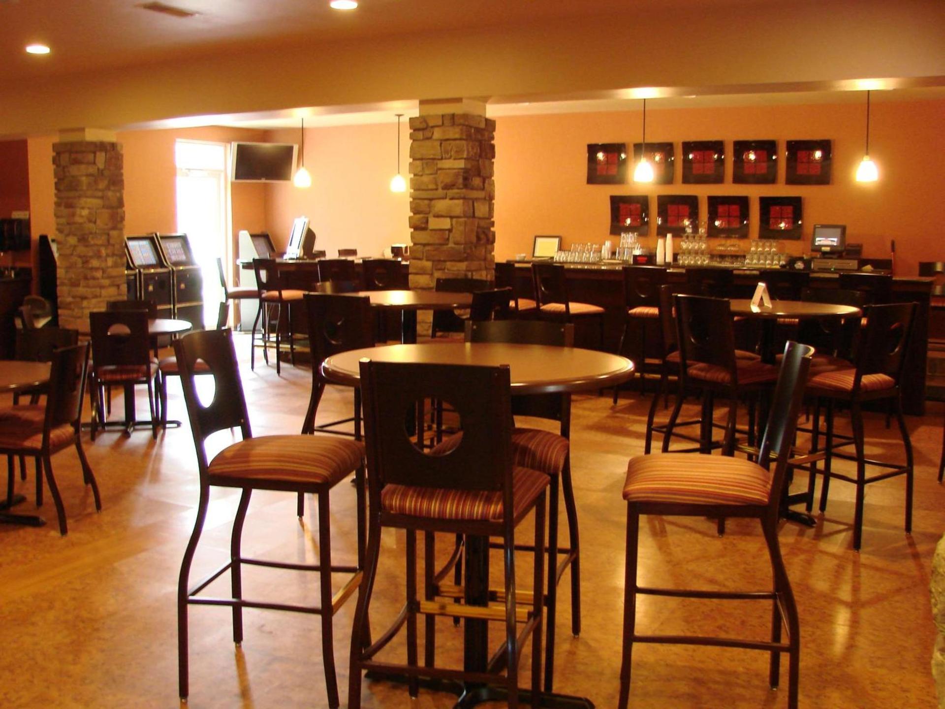 Crandon Inn & Suites photo 15