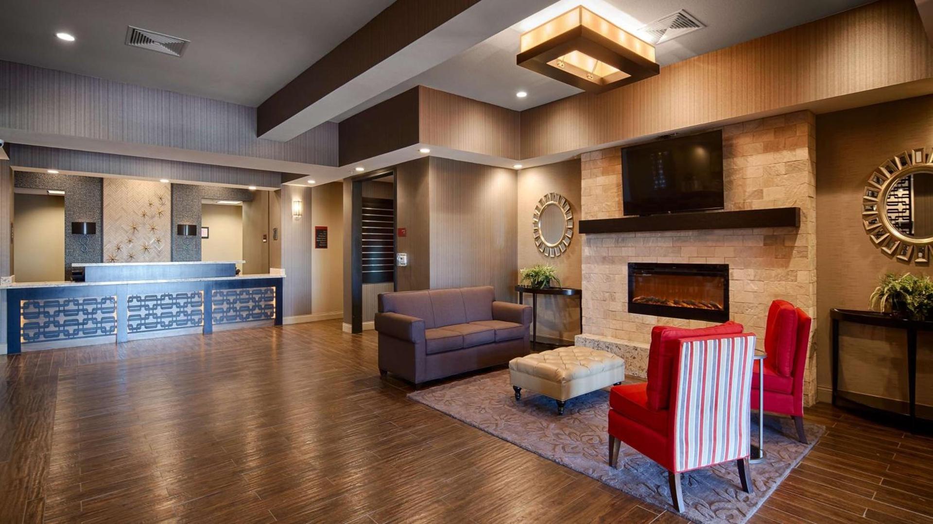 Best Western Plus Stevens County Inn photo 2