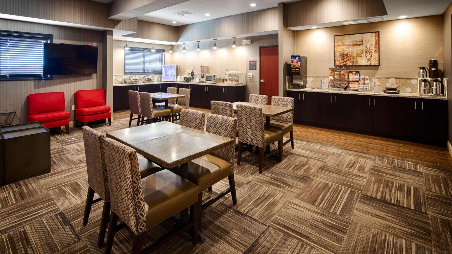 Best Western Plus Stevens County Inn photo 5