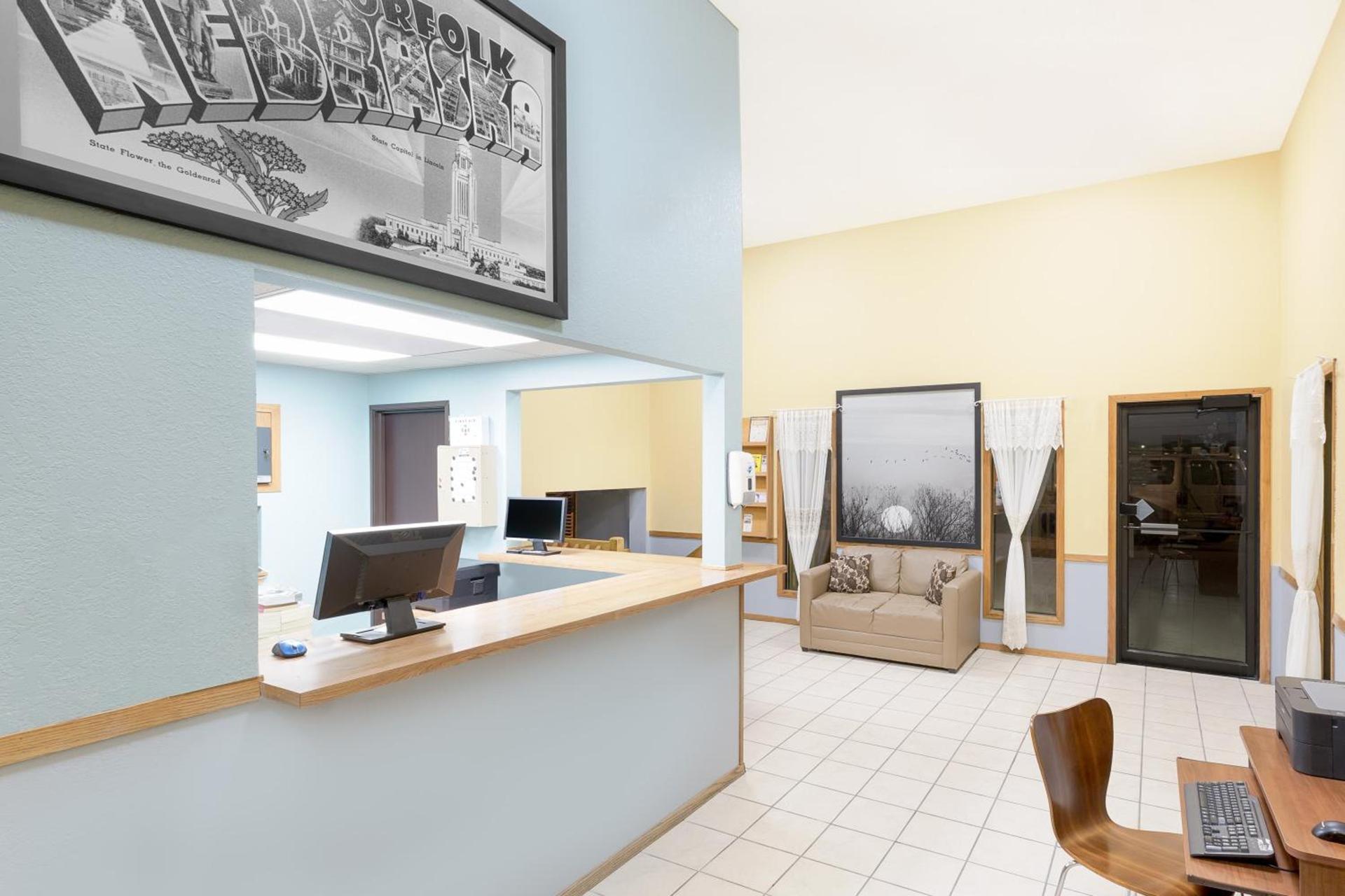 Super 8 by Wyndham Norfolk photo 25