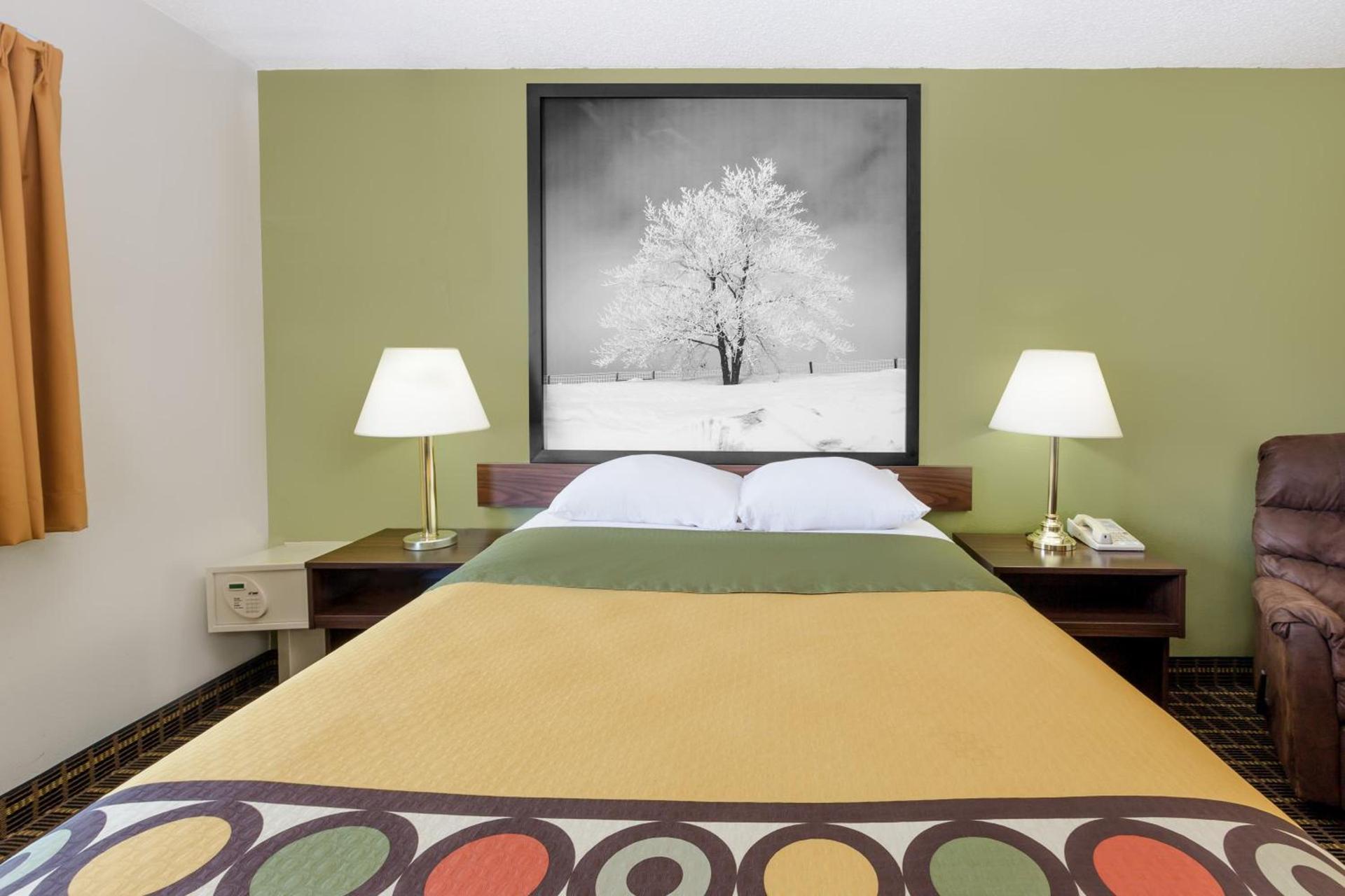 Super 8 by Wyndham Norfolk photo 22