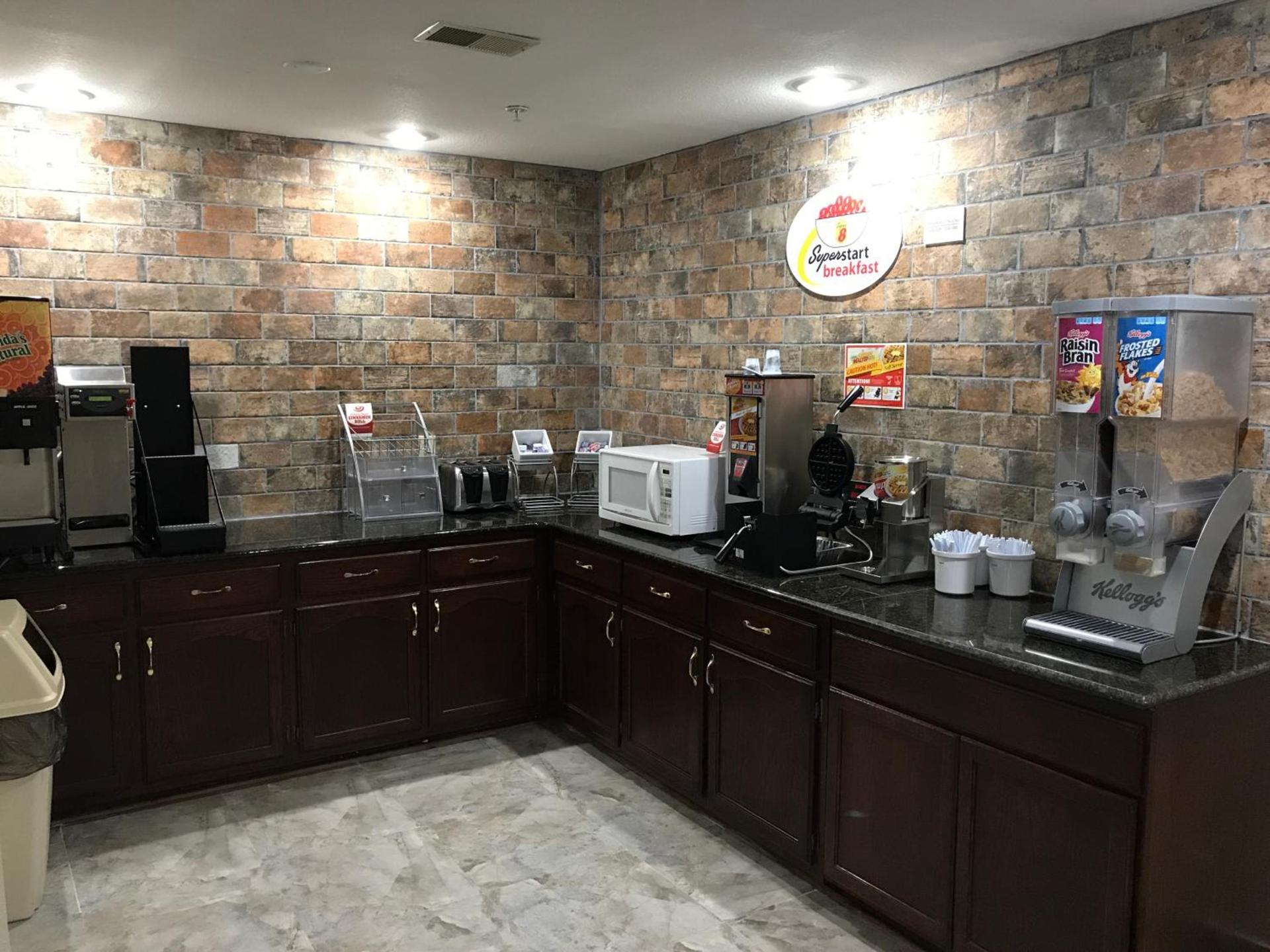 Super 8 by Wyndham Hernando photo 29