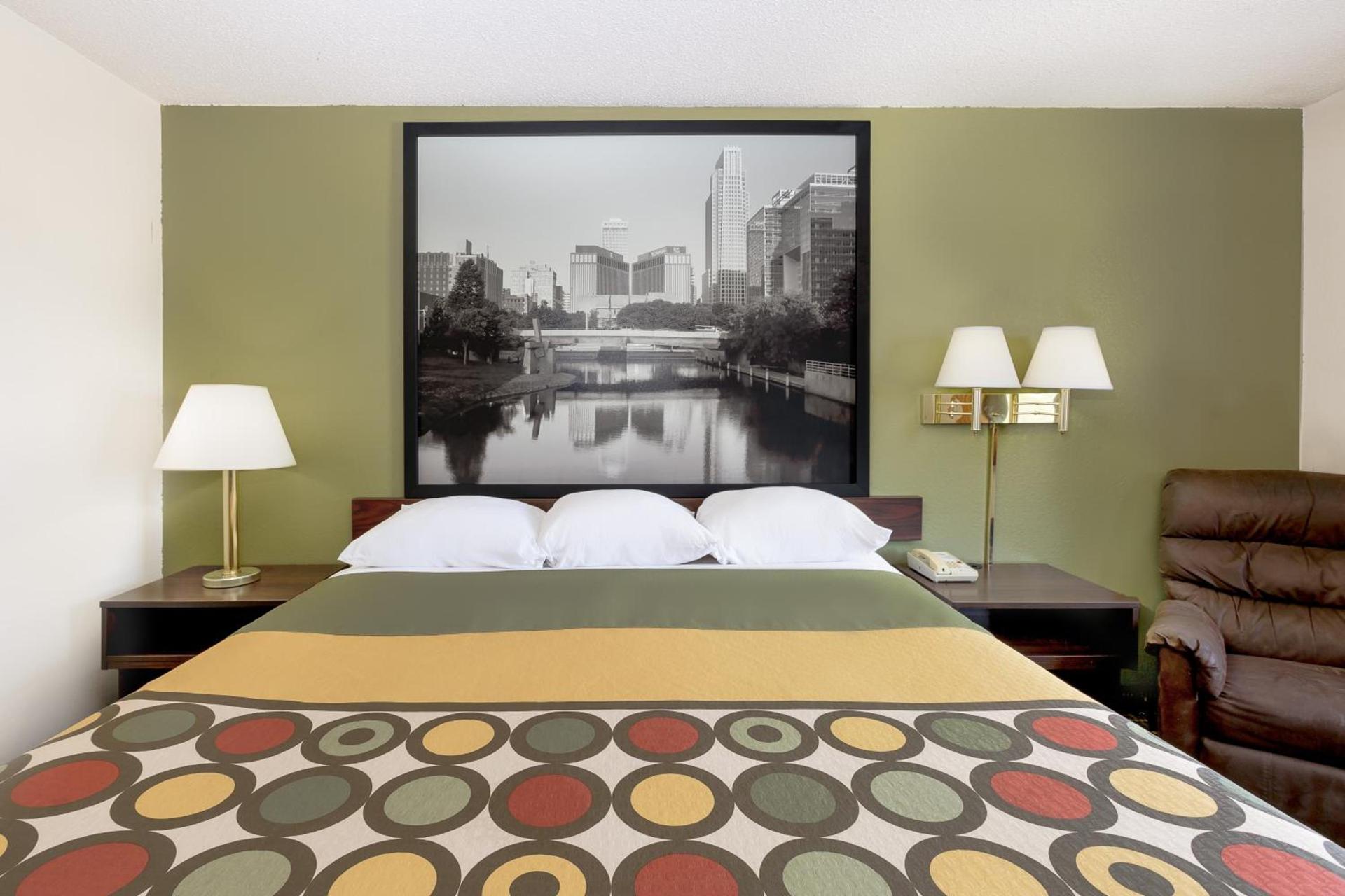 Super 8 by Wyndham Norfolk photo 18