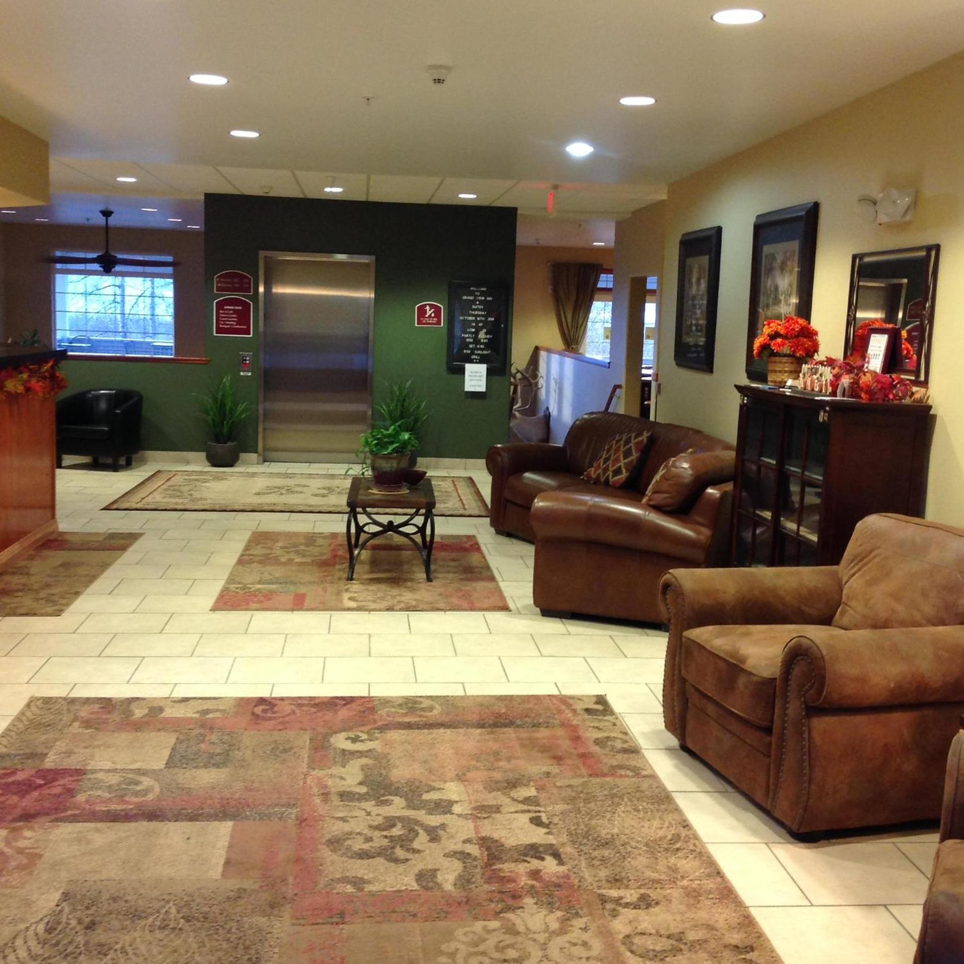 Grand View Inn & Suites photo 16
