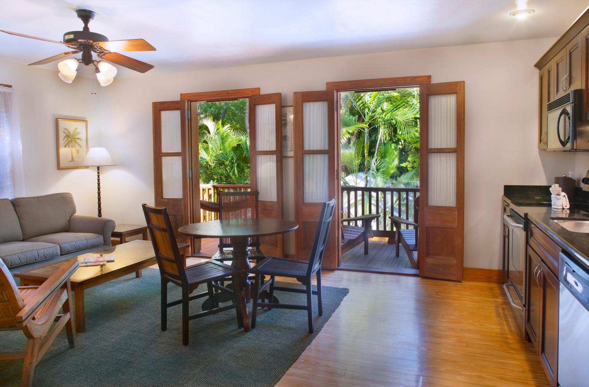 Island City House photo 7