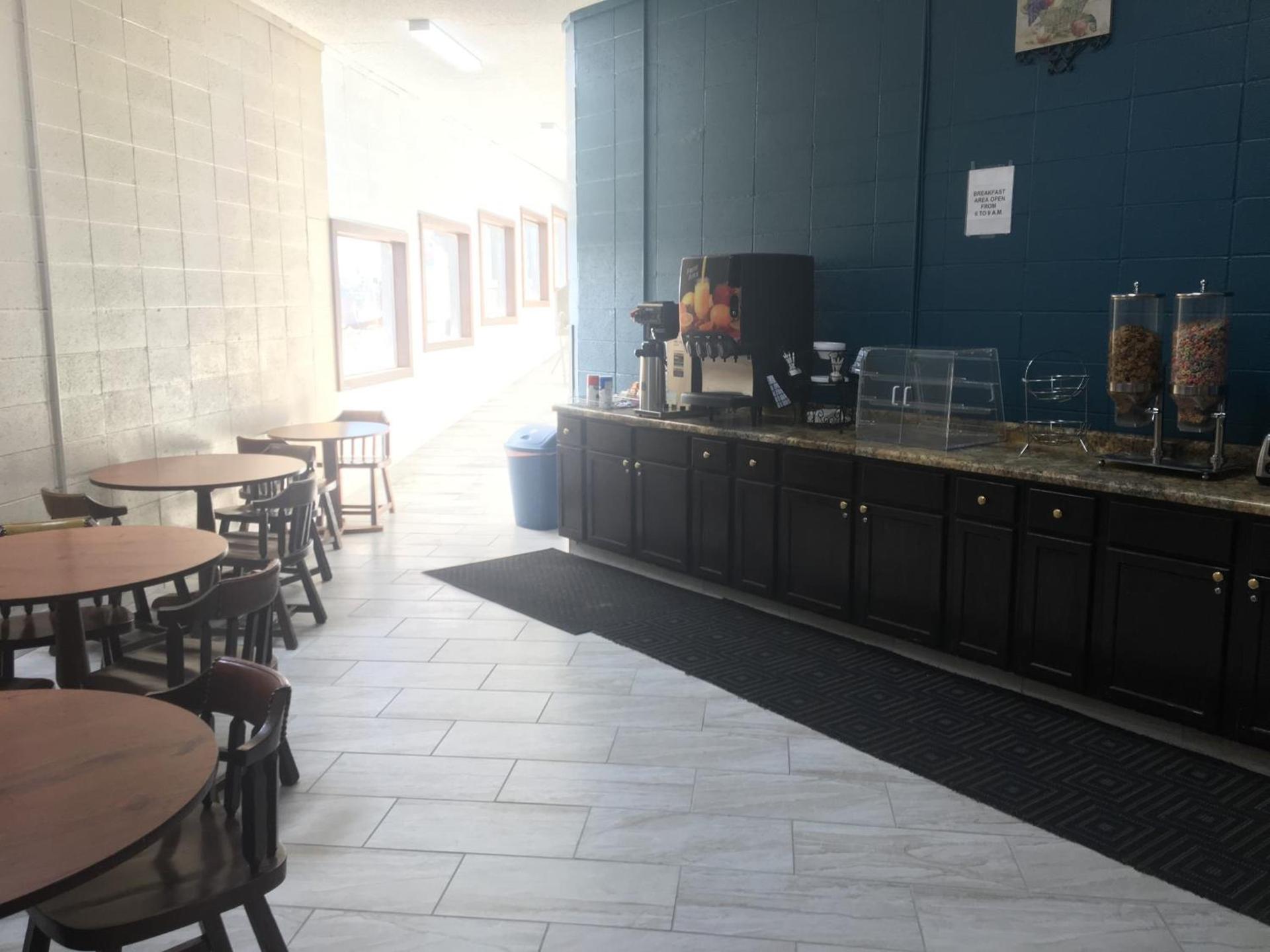 Faribault Hometown Inn & Suites photo 11