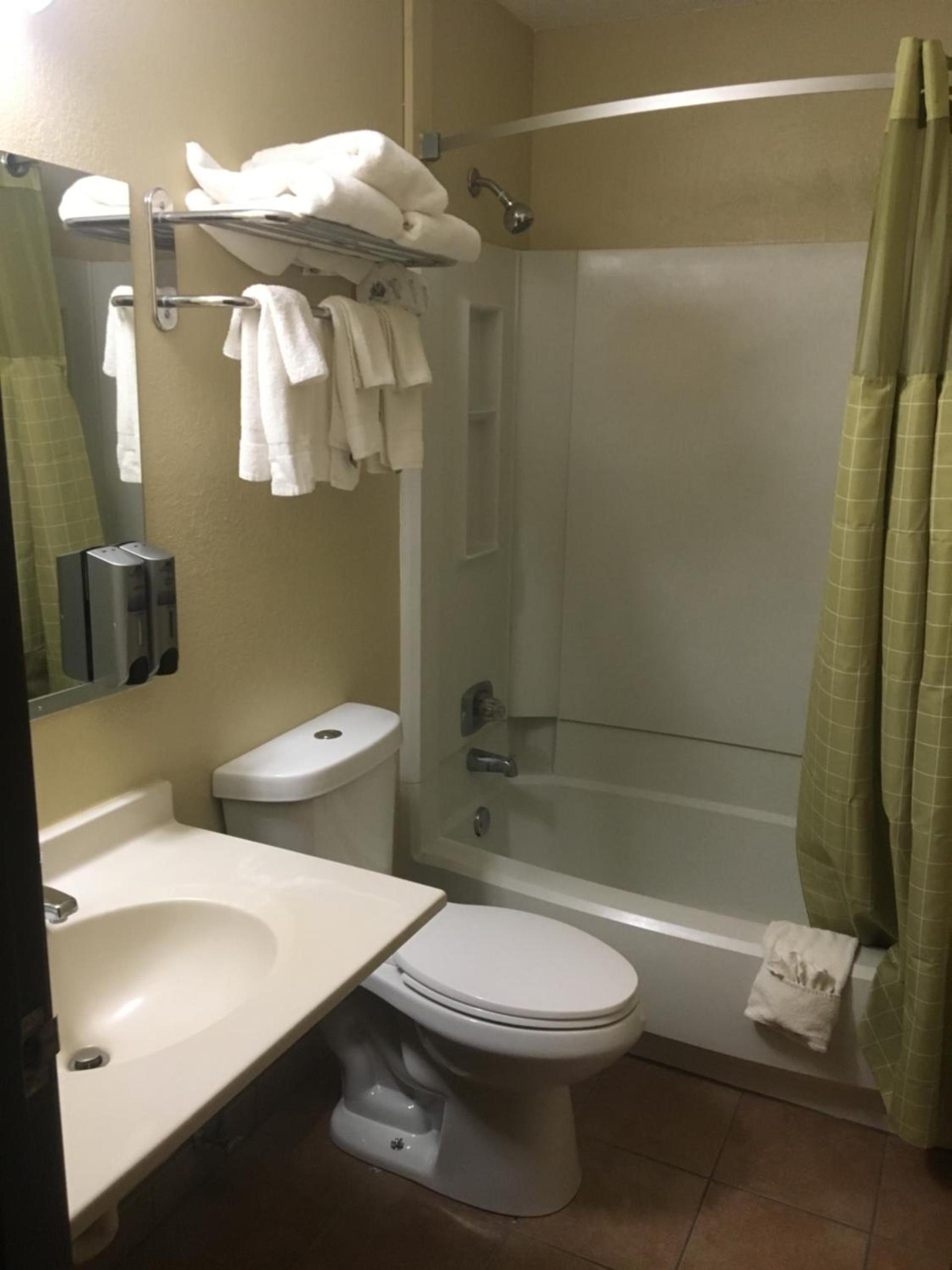 Faribault Hometown Inn & Suites photo 12