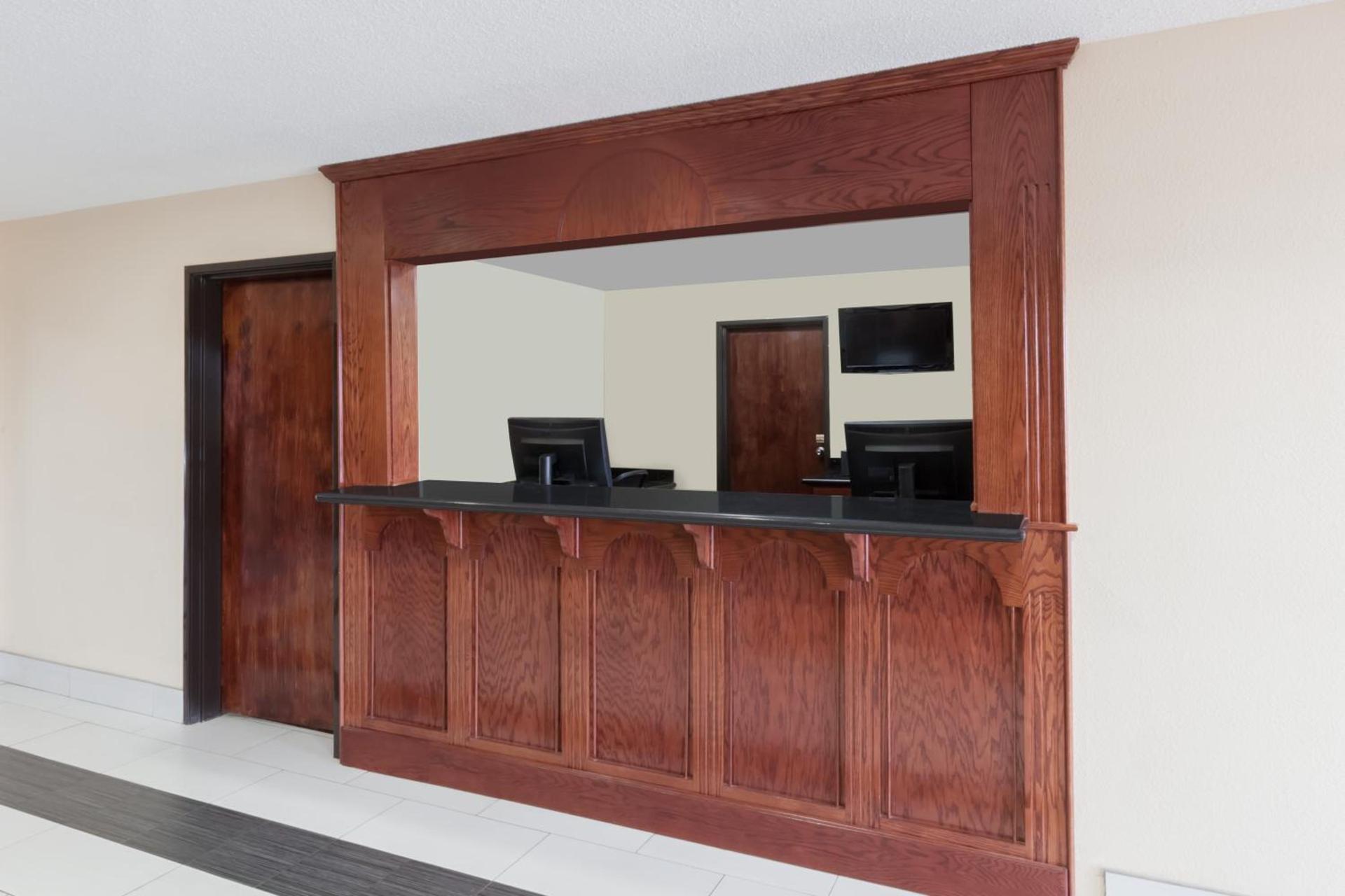 Super 8 South by Wyndham photo 19