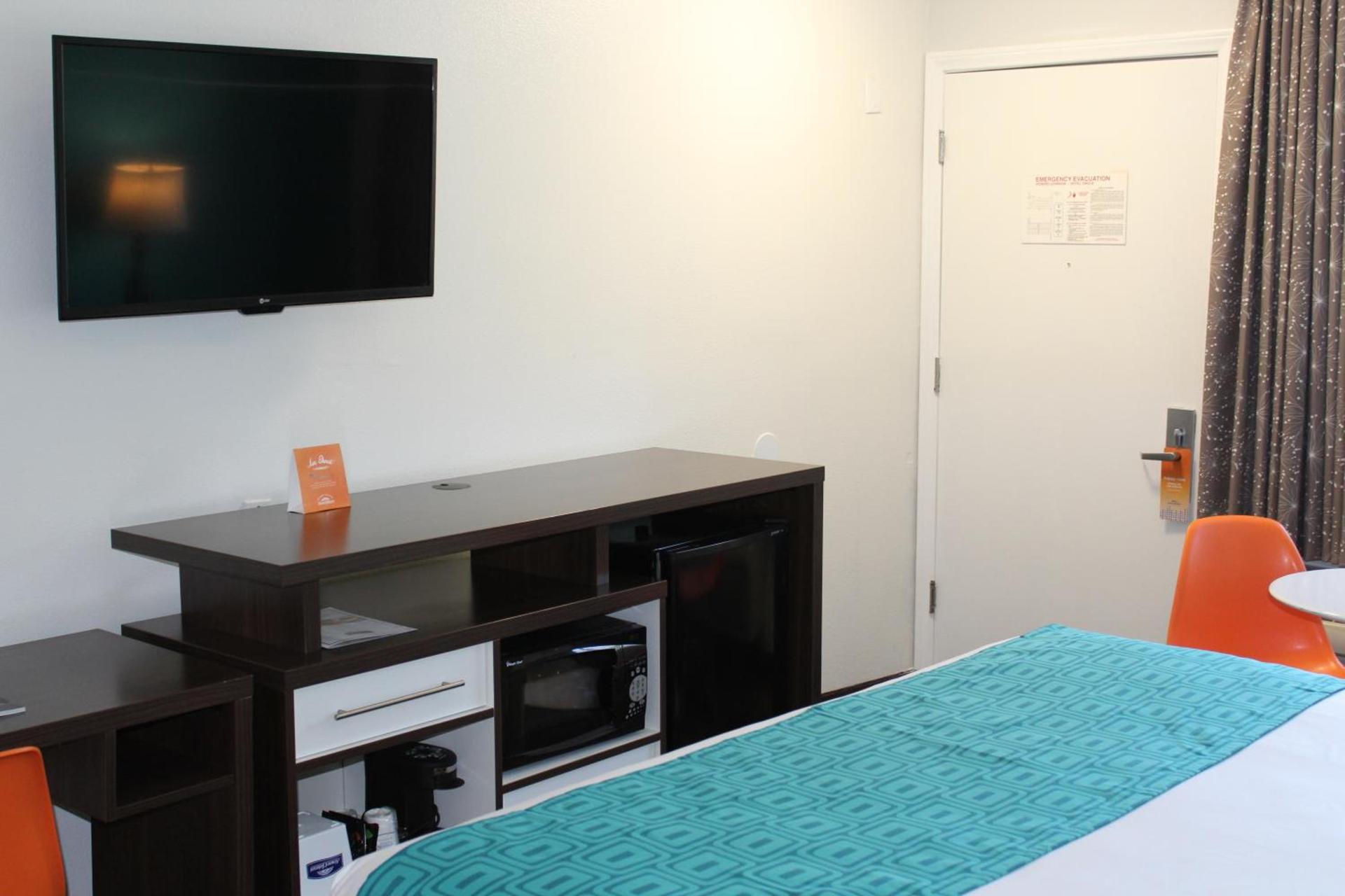 Howard Johnson by Wyndham San Diego Hotel Circle photo 21