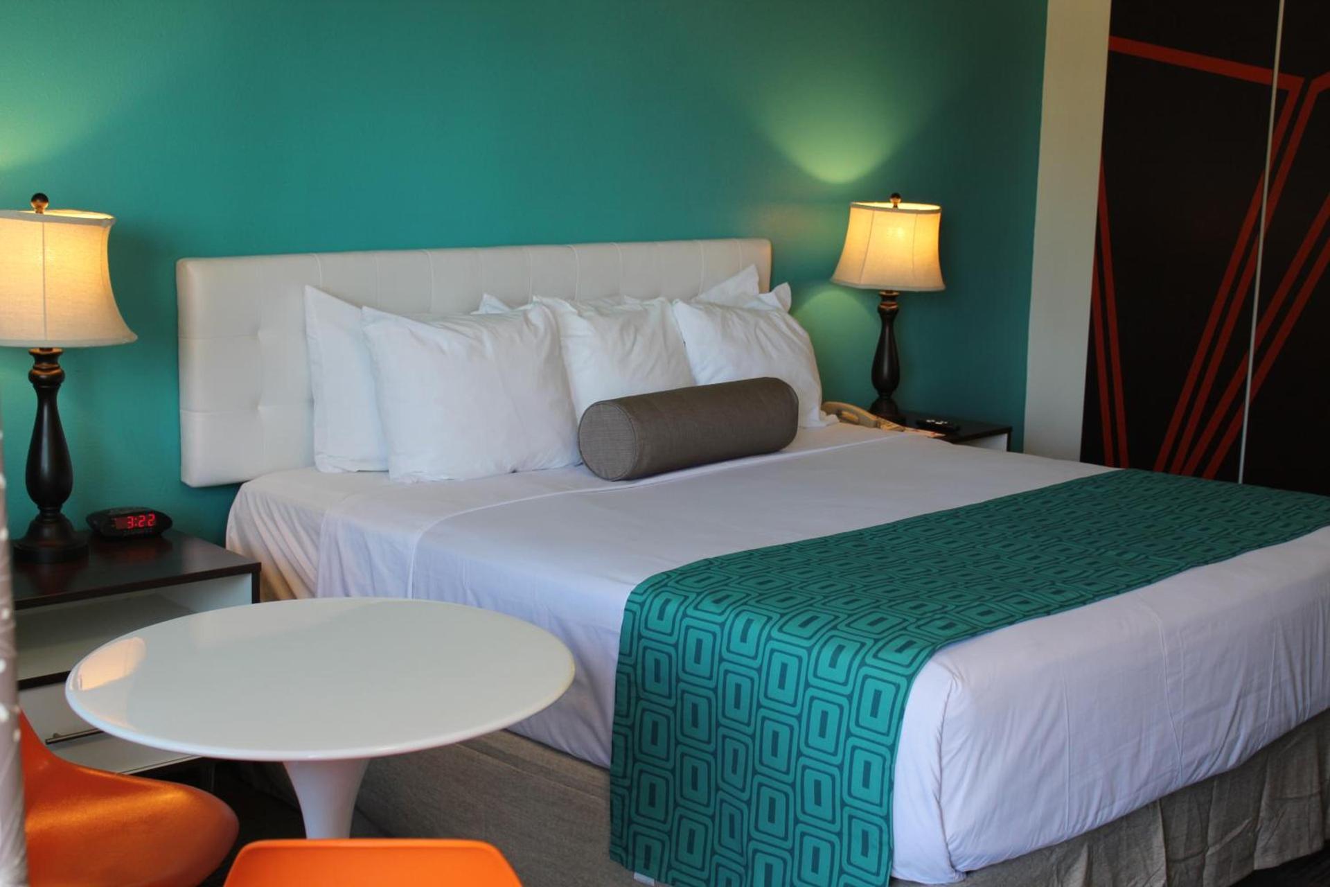 Howard Johnson by Wyndham San Diego Hotel Circle photo 32