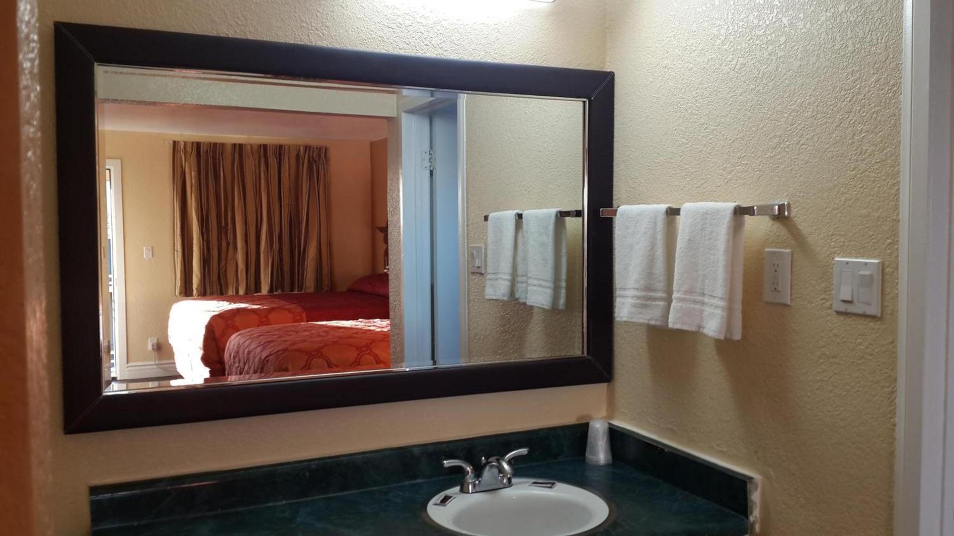 American Regency Inn photo 18