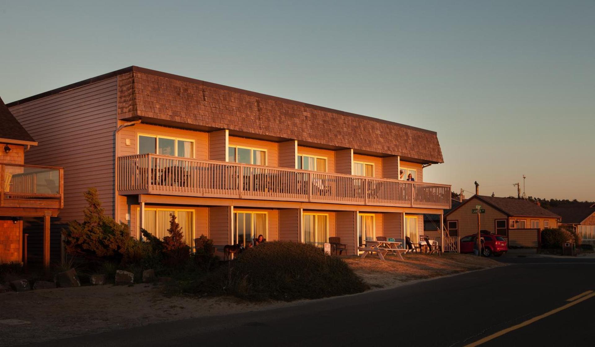 Sunset Surf Motel photo 11
