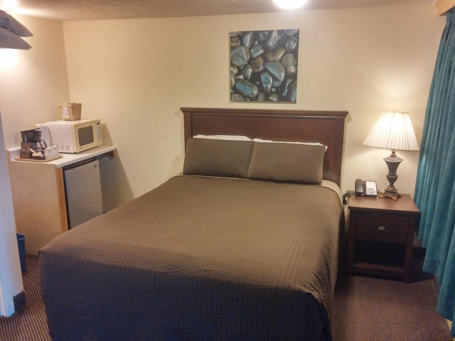 Sunset Surf Motel photo 9