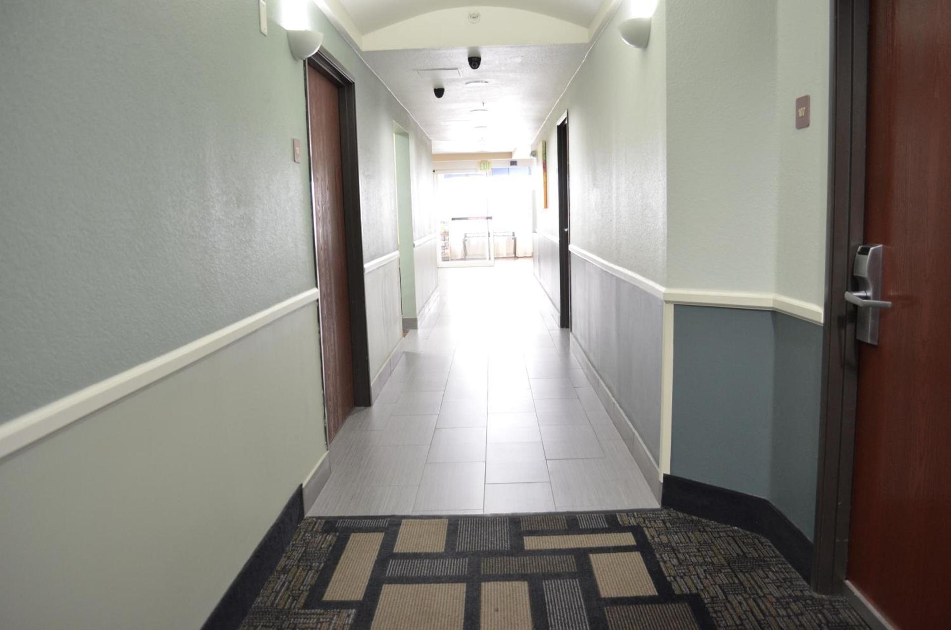 Super 8 by Wyndham Irving/DFW Apt/North photo 39