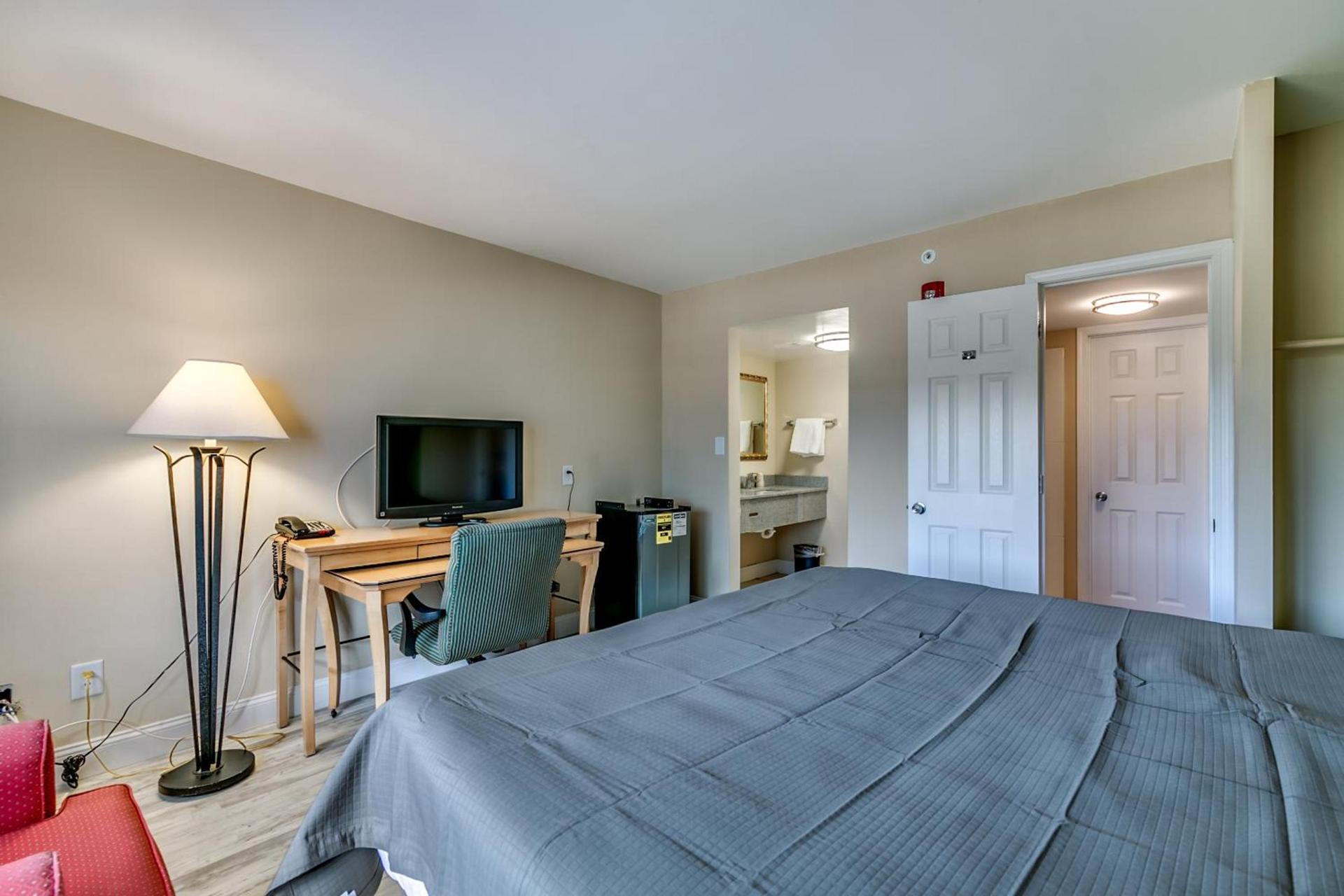 Beachcomber Inn & Suites photo 14