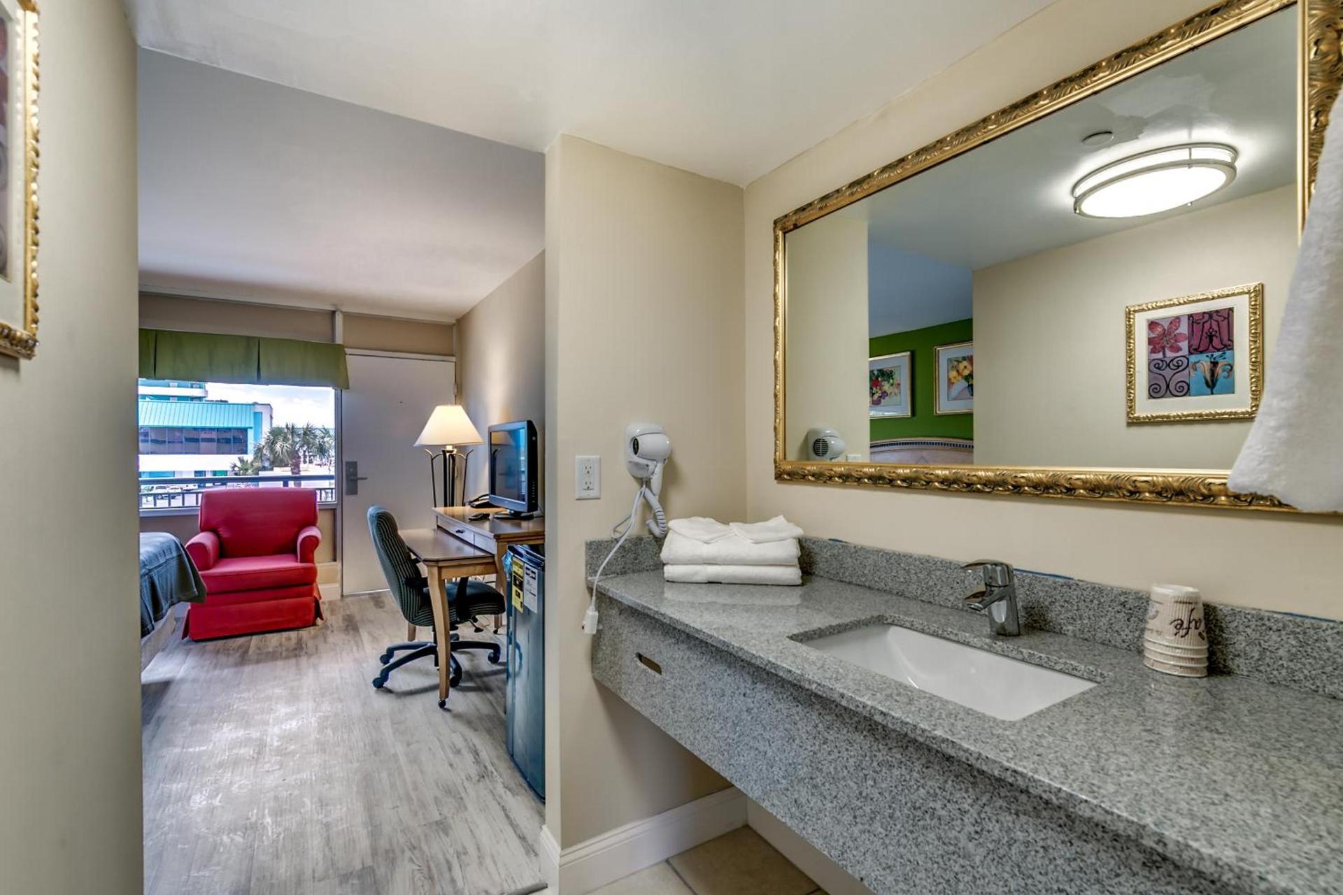 Beachcomber Inn & Suites photo 13