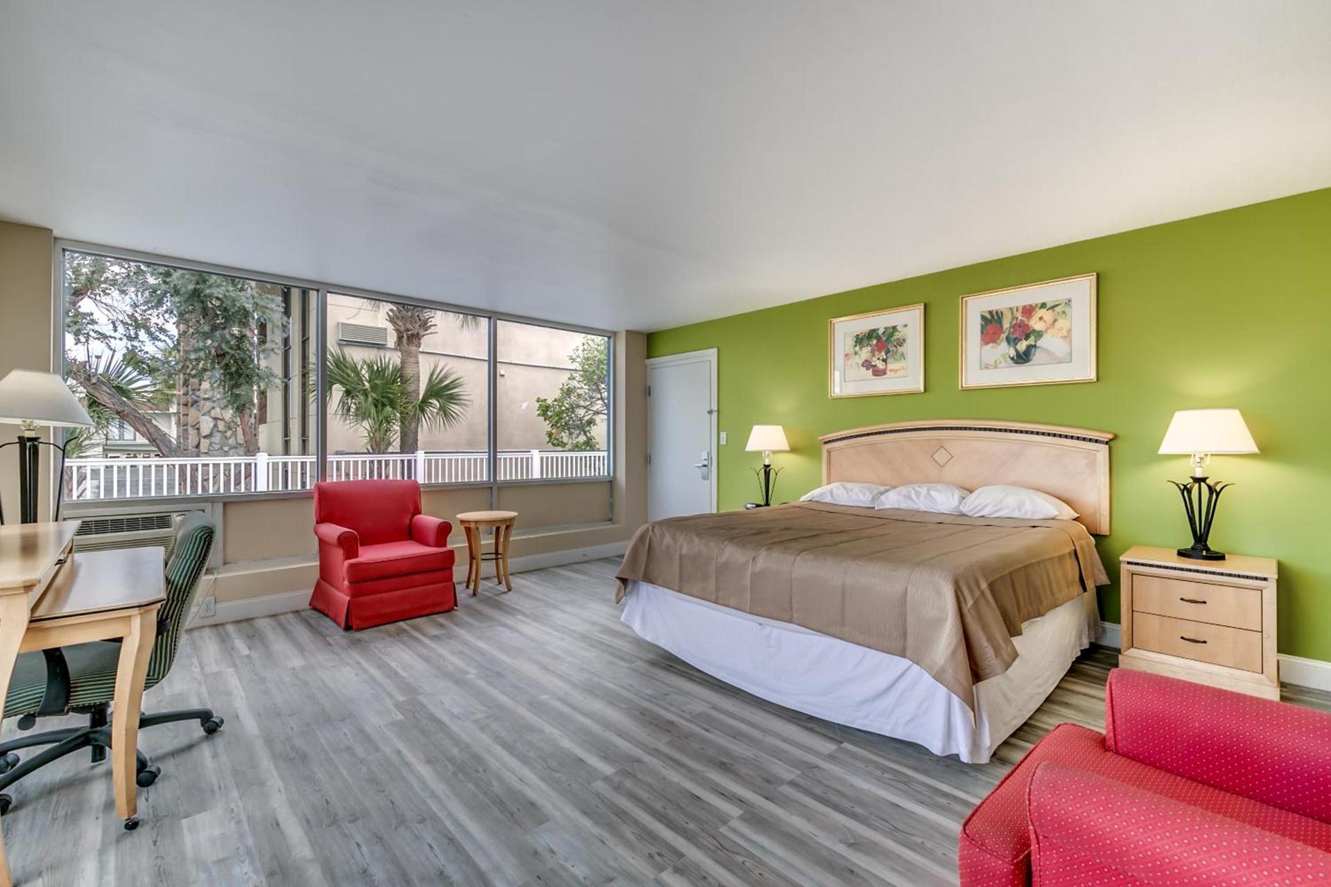 Beachcomber Inn & Suites photo 9