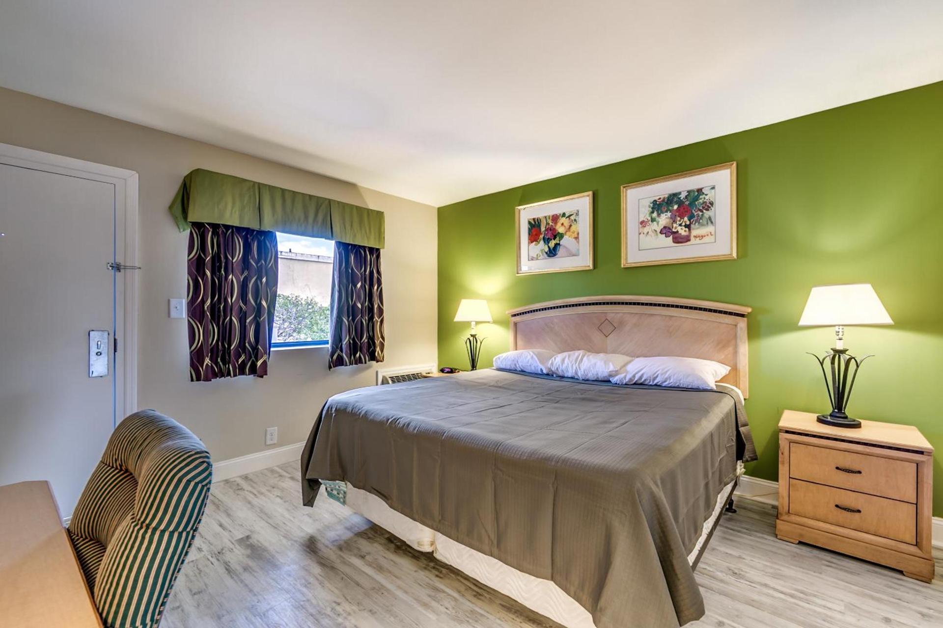 Beachcomber Inn & Suites photo 8