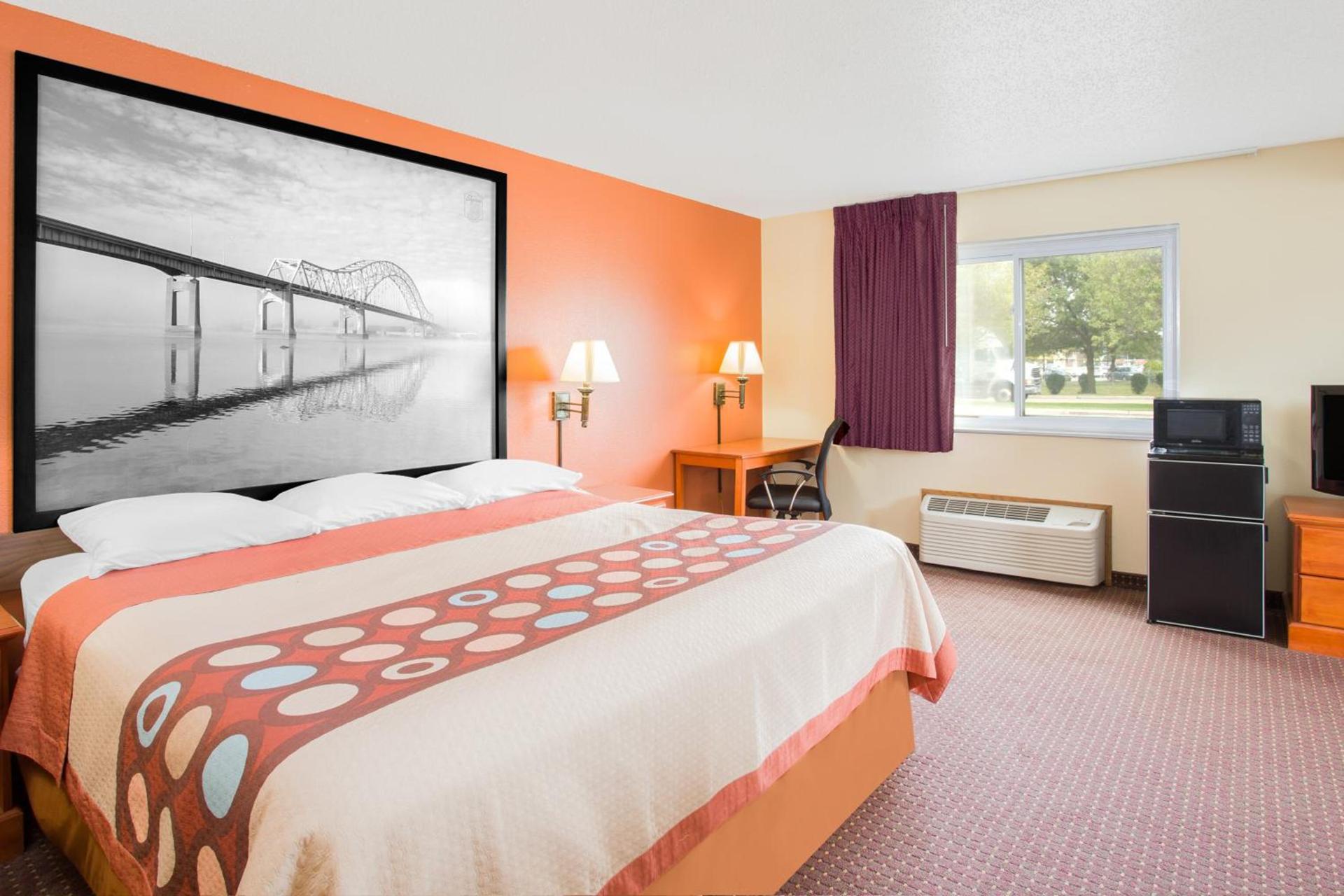 Super 8 by Wyndham Waverly photo 25