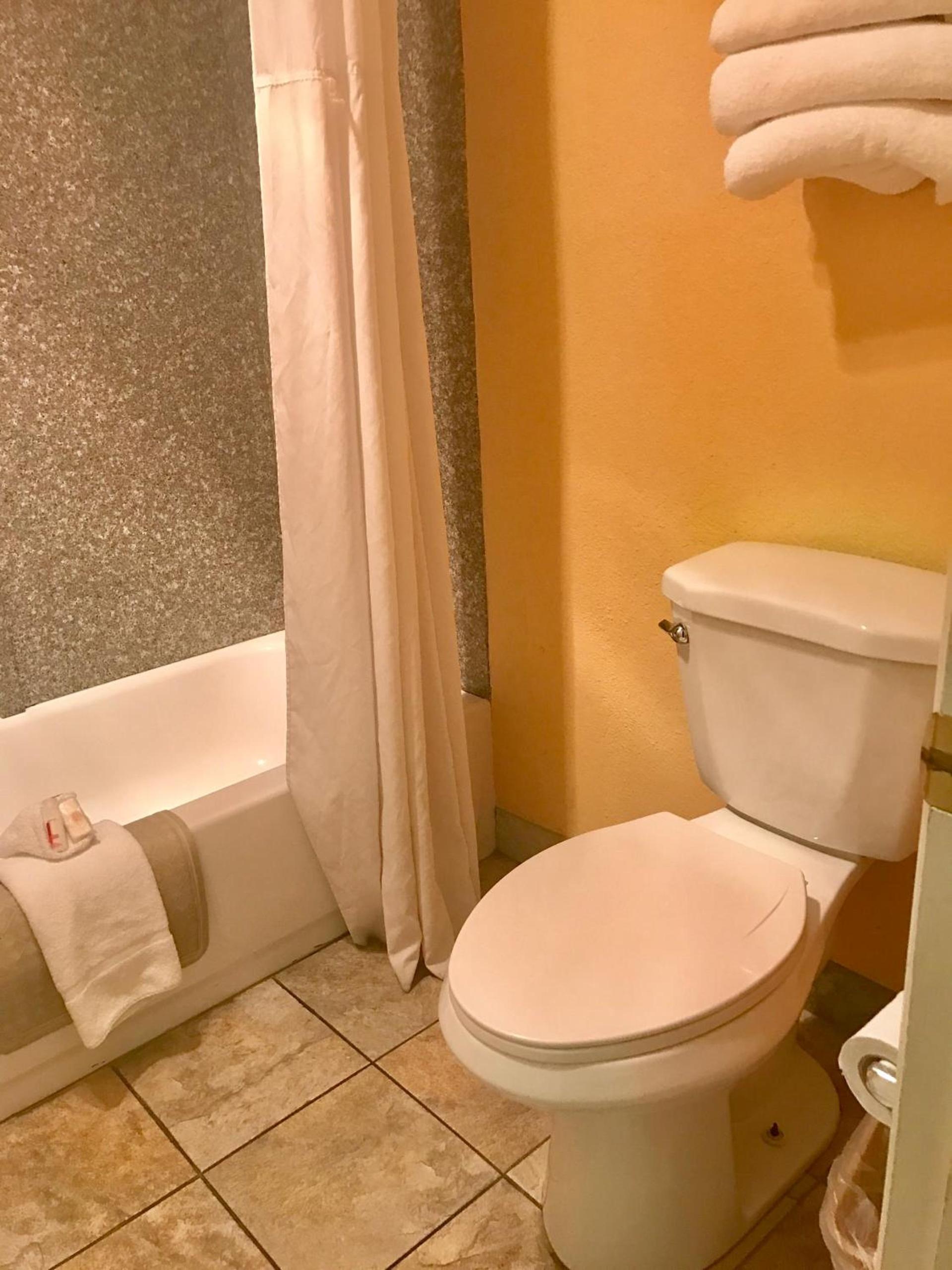 Days Inn by Wyndham East Albuquerque 'Newly Renovated' photo 22