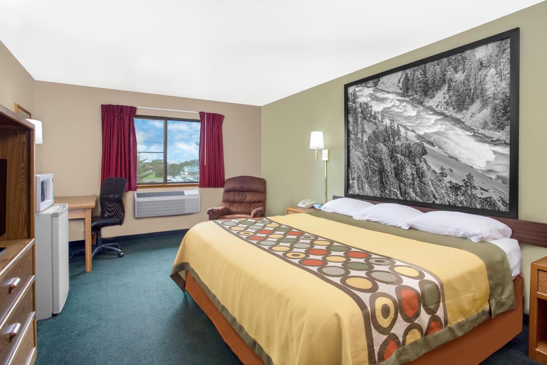 Super 8 by Wyndham Antigo photo 12